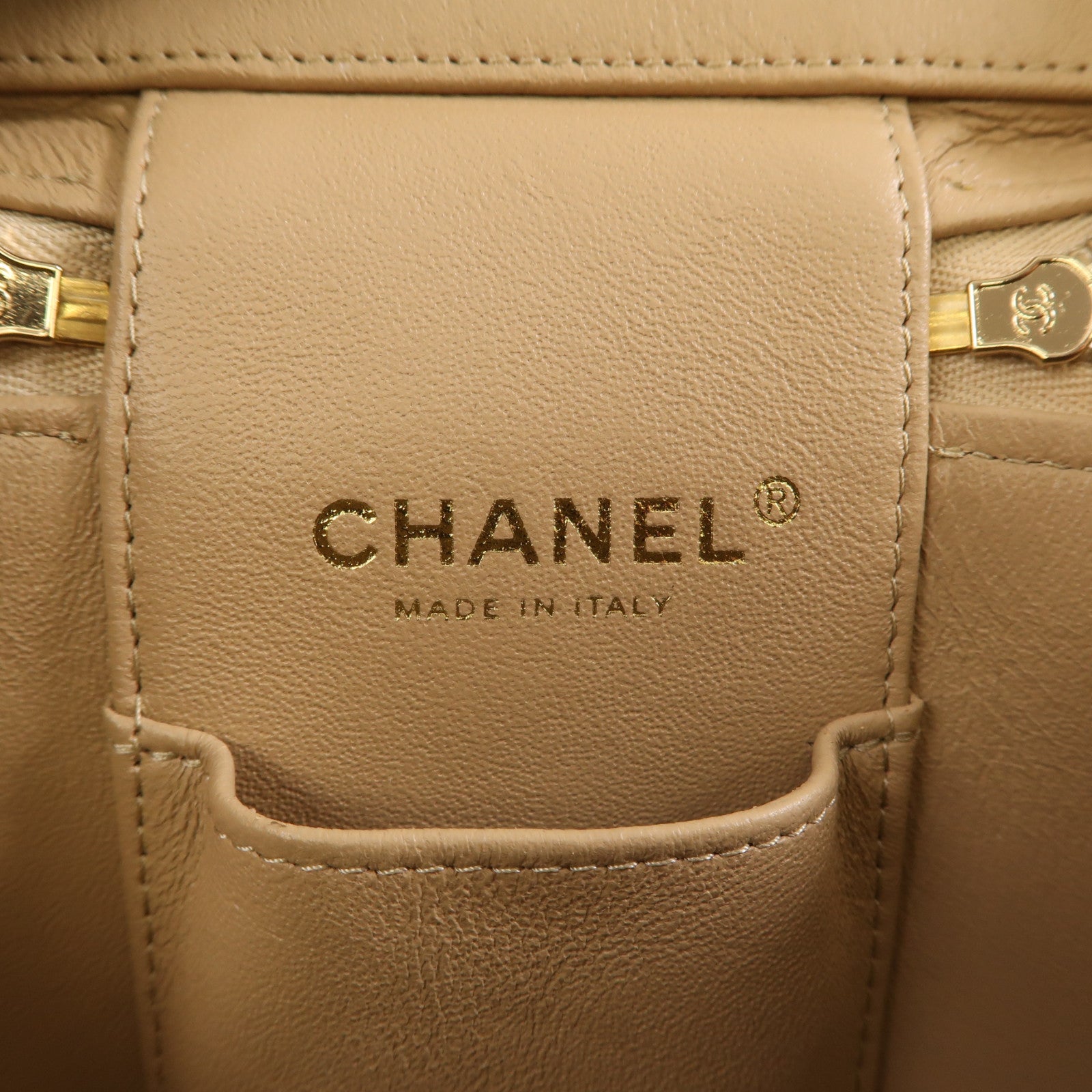 CHANEL 菱格牛皮皮革Vanity Case金扣手挽肩背兩用袋米色
