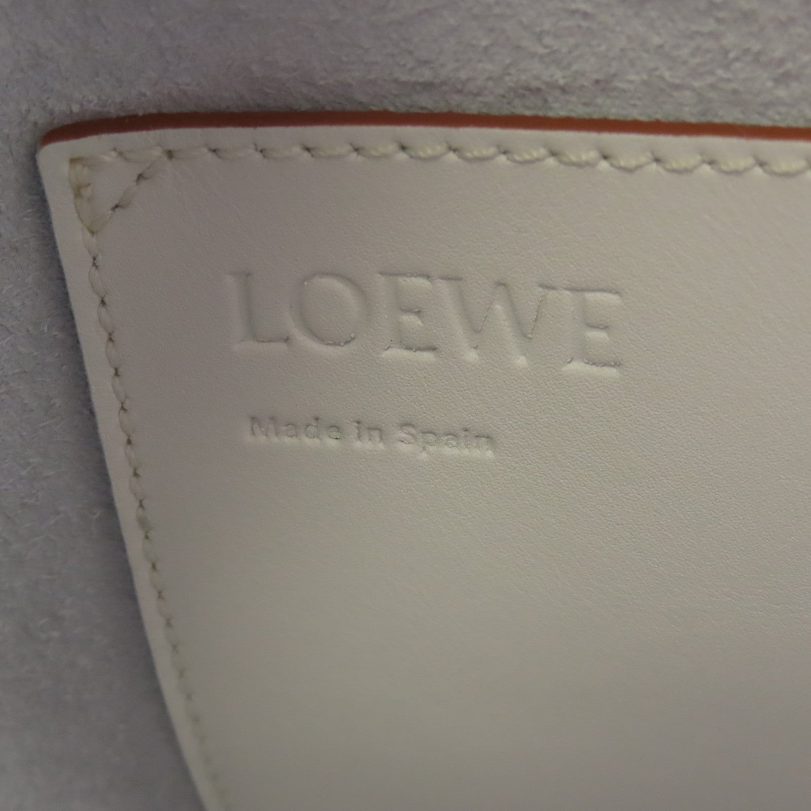 LOEWE 牛皮皮革Balloon金扣肩背袋白色