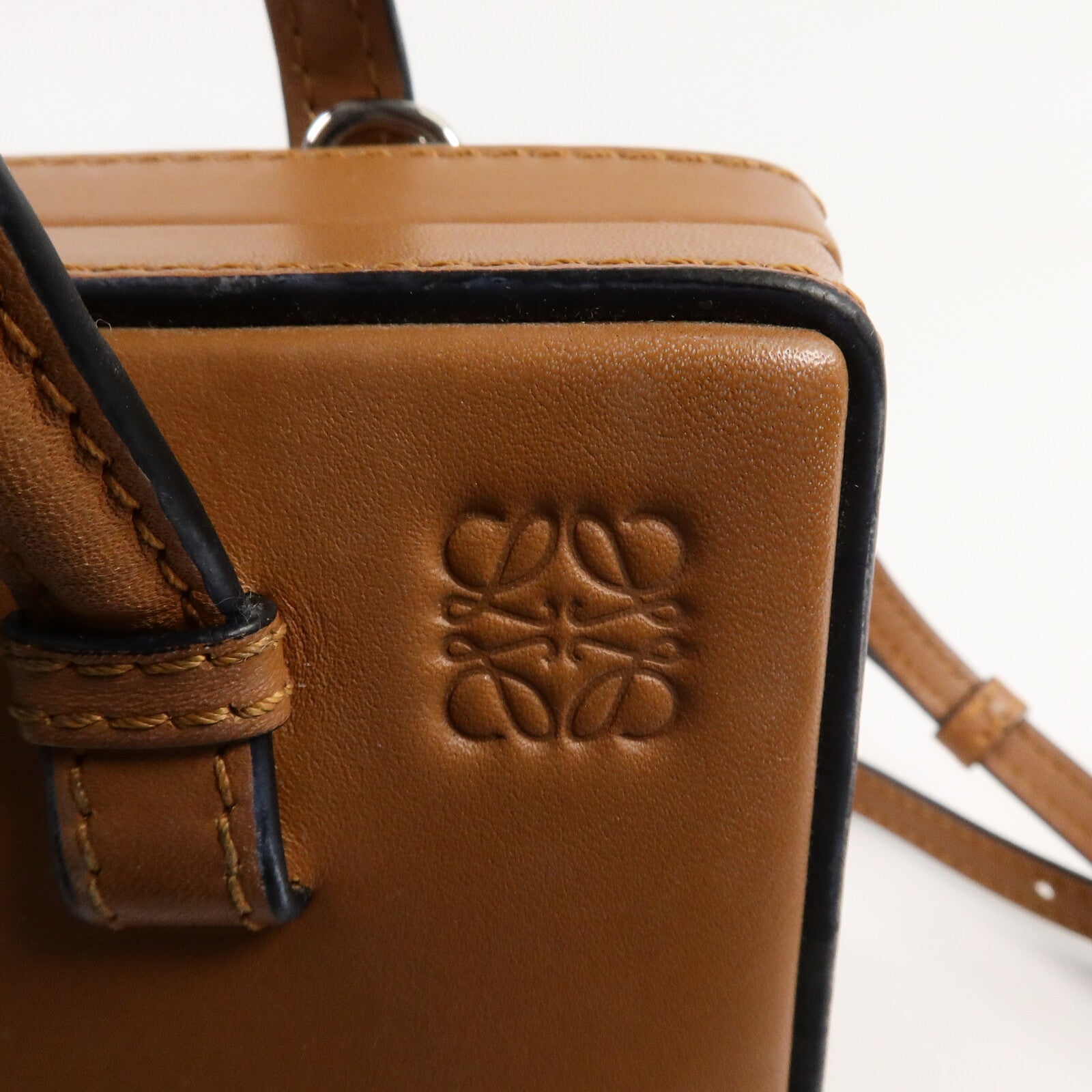 LOEWE 牛皮皮革Postal Small Bag手挽肩背兩用袋