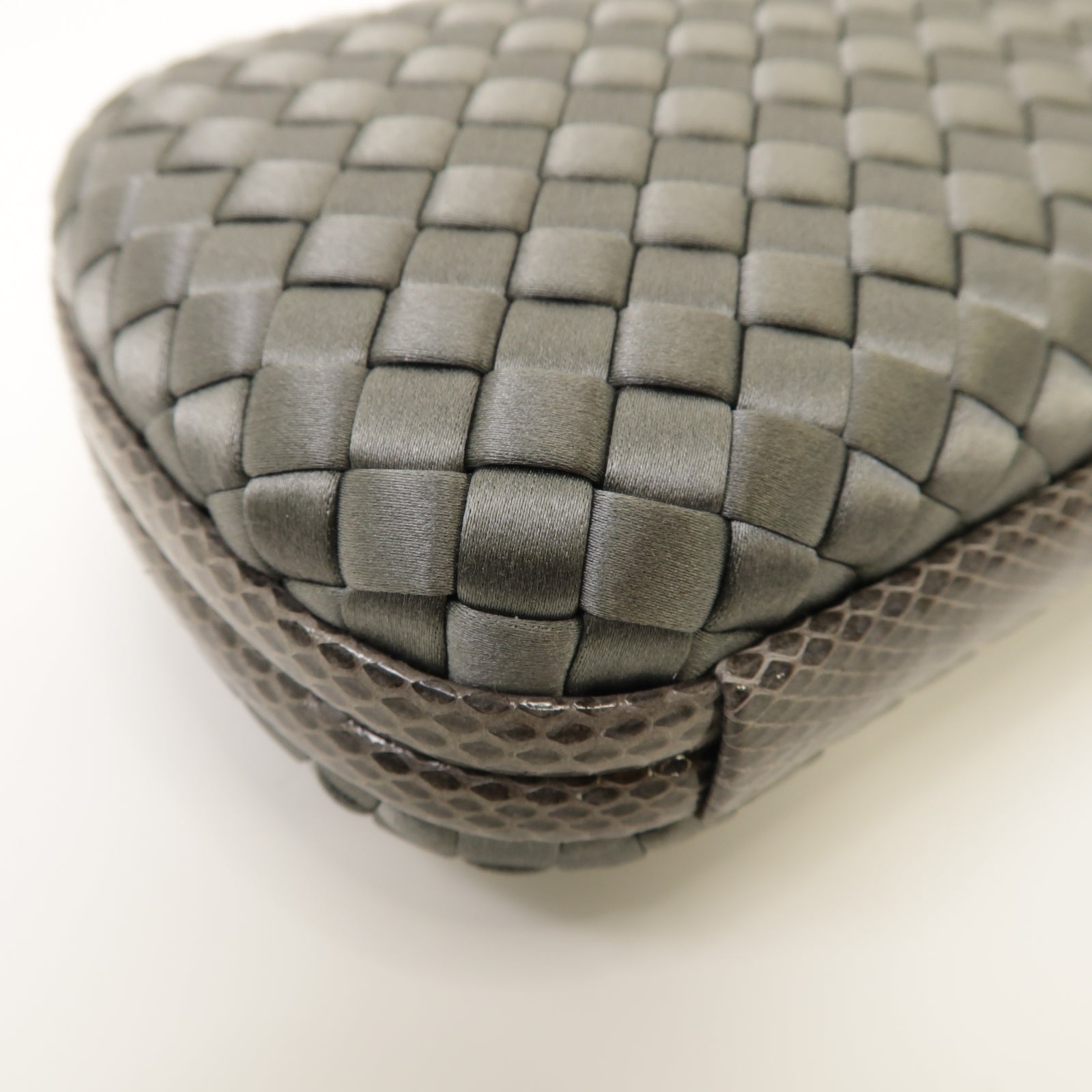 BOTTEGA VENETA 緞製/蛇皮皮革Chain Shoulder Clutch鏈帶肩背袋灰色