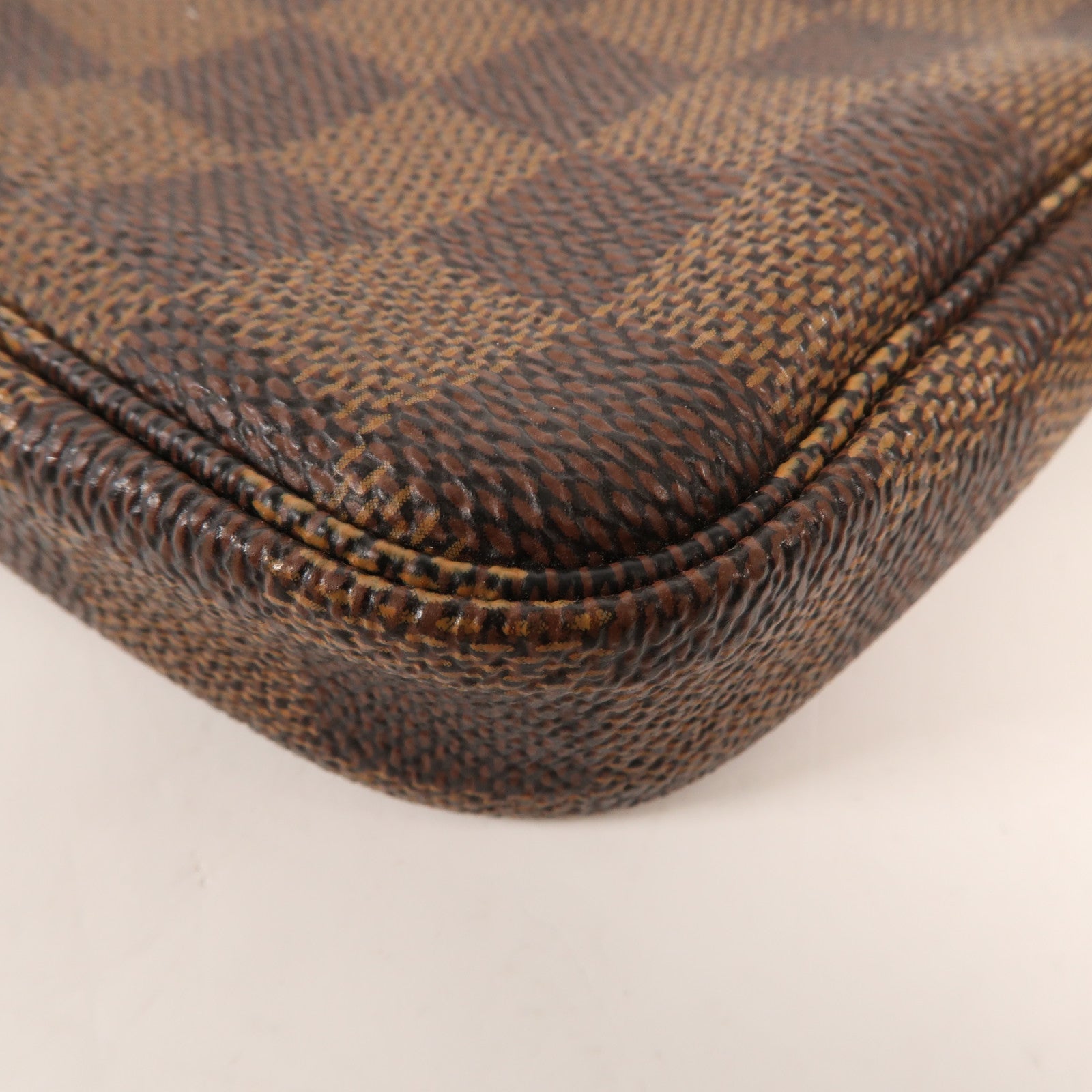 LOUIS VUITTON Damier Mini Pochette金扣手挽袋