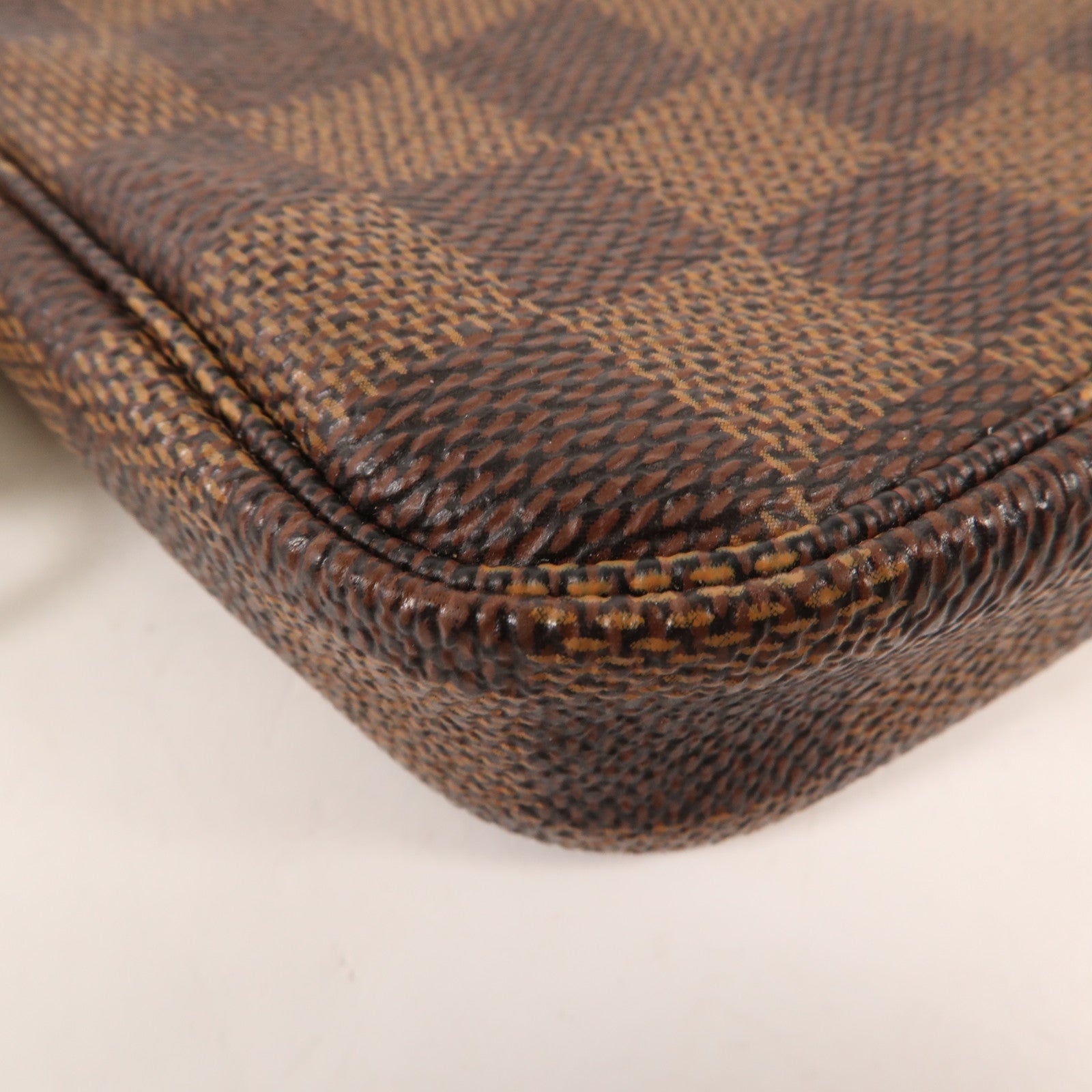 LOUIS VUITTON Damier Mini Pochette金扣手挽袋