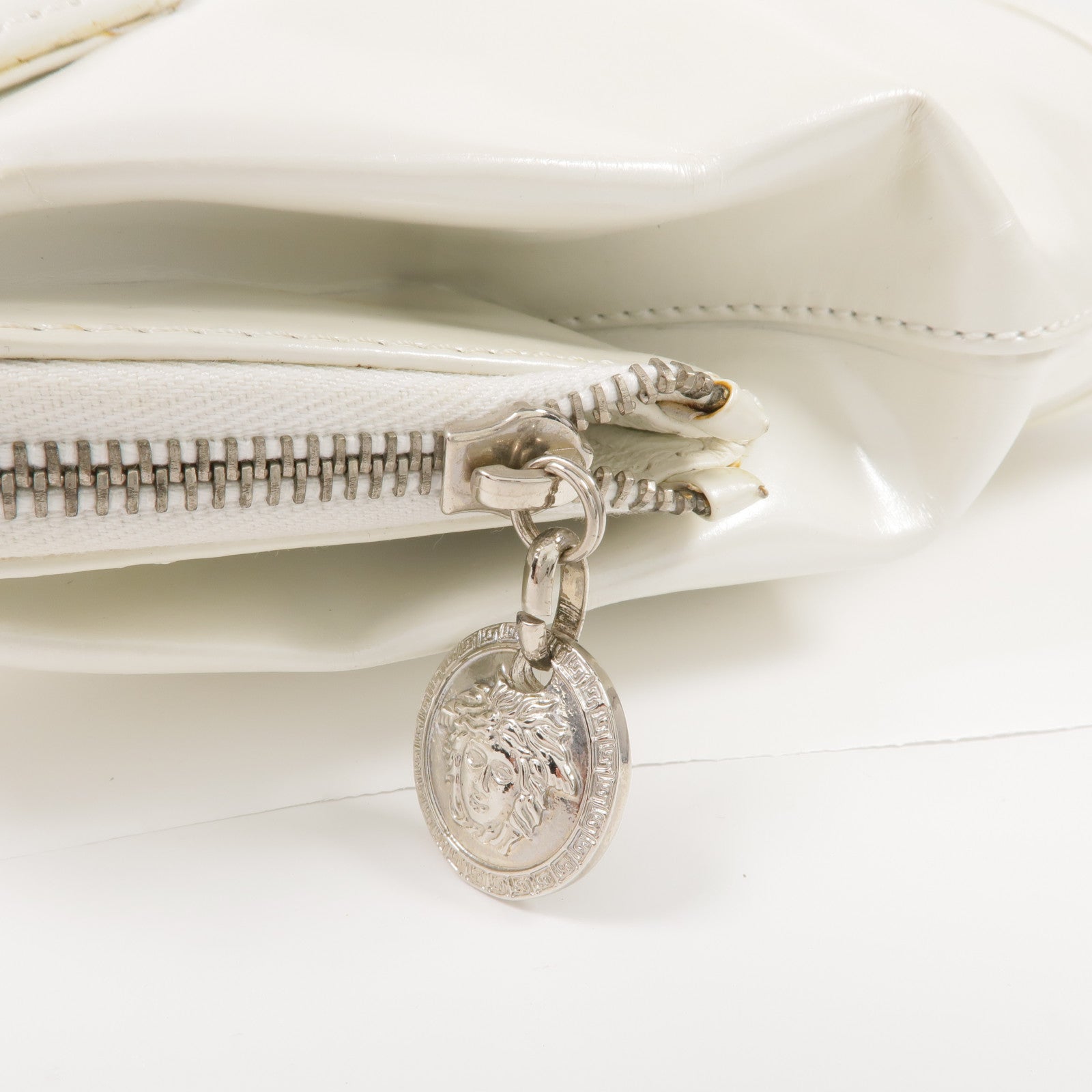 VERSACE 漆皮皮革Handbag銀扣手挽袋