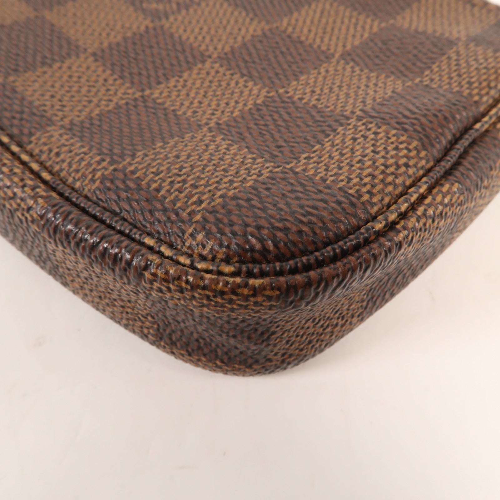 LOUIS VUITTON Damier Mini Pochette金扣手挽袋