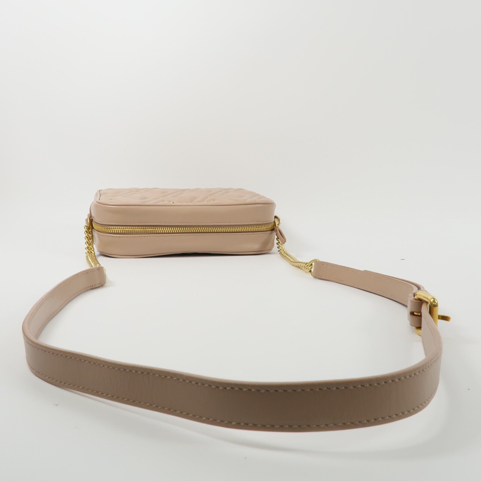 Miu Miu 牛皮皮革Soft Calf Quilted Camera Bag鏈帶肩背袋