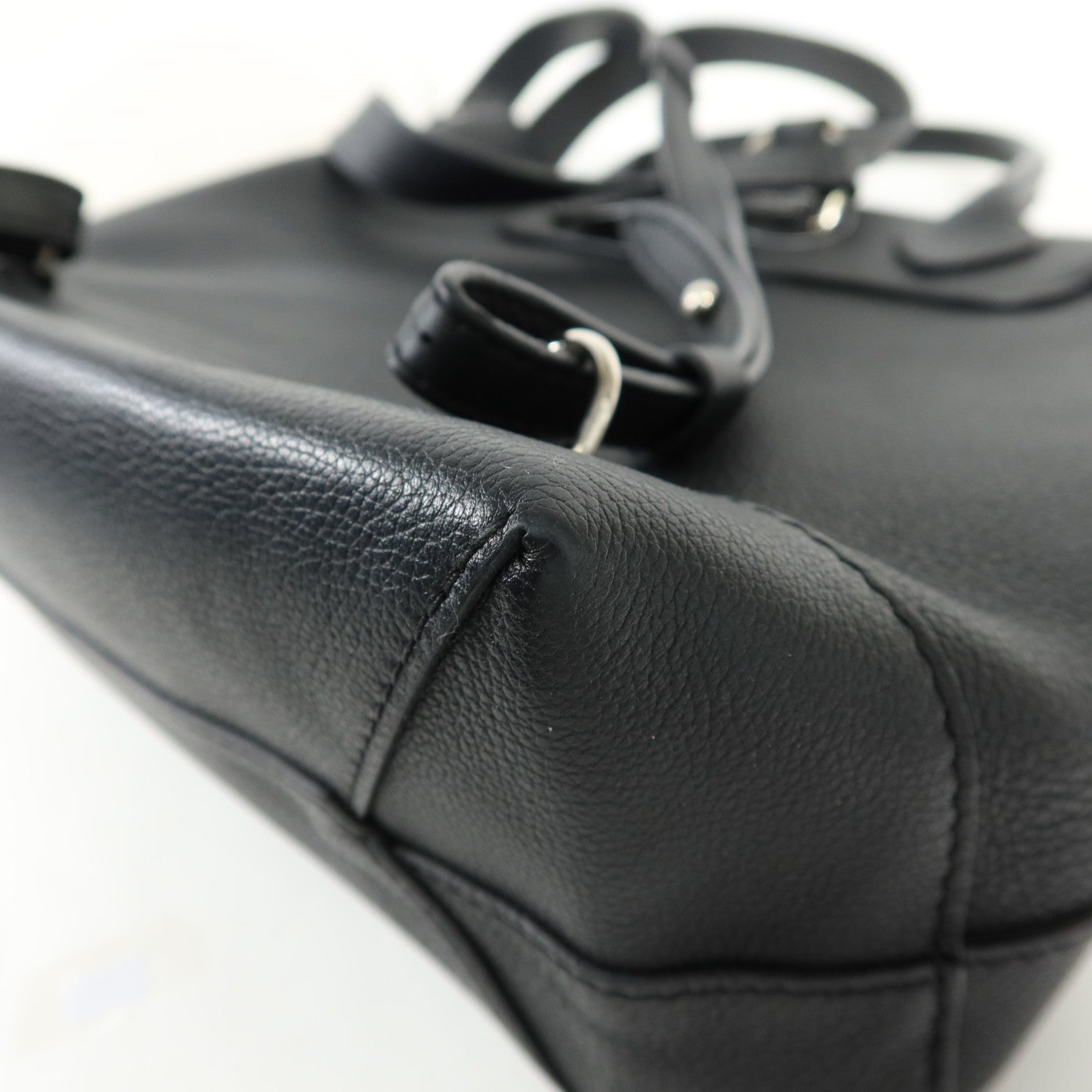 LOUIS VUITTON 牛皮皮革Lock Me Backpack銀扣背包