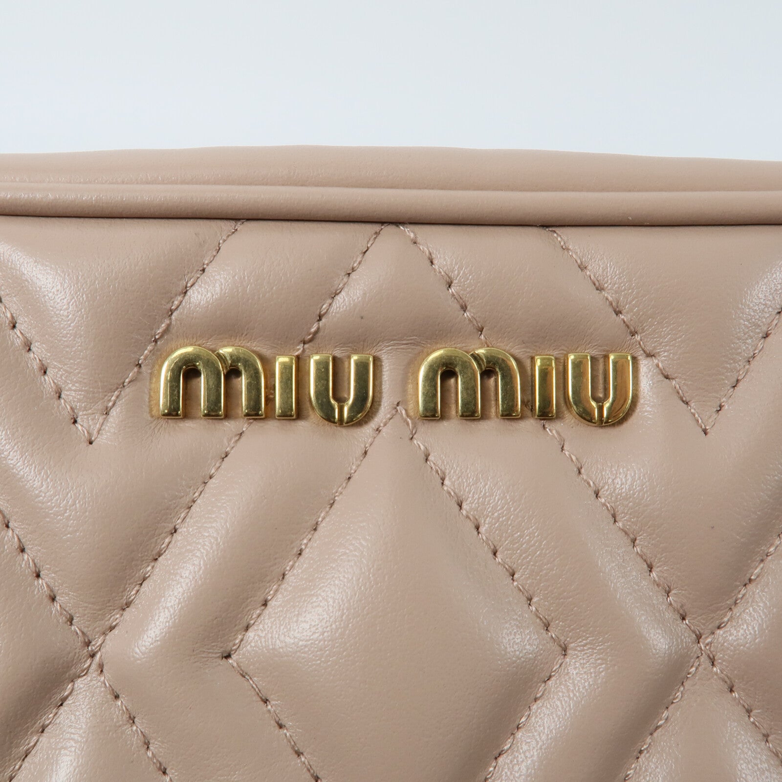Miu Miu 牛皮皮革Soft Calf Quilted Camera Bag鏈帶肩背袋