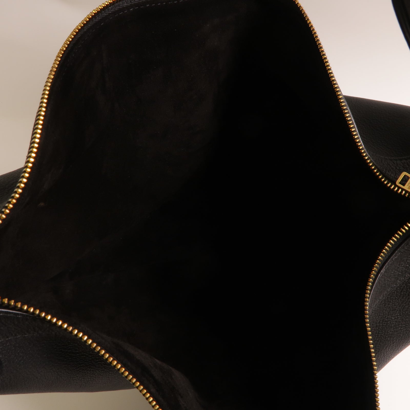 CELINE 【激減優惠】牛皮皮革Leandre Medium Shoulder Bag金扣肩背袋黑色