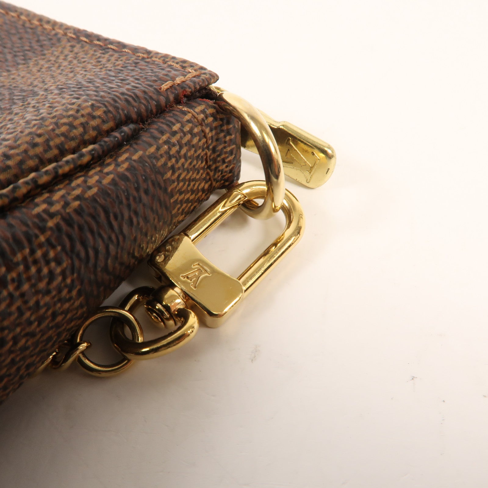 LOUIS VUITTON Damier Mini Pochette金扣手挽袋