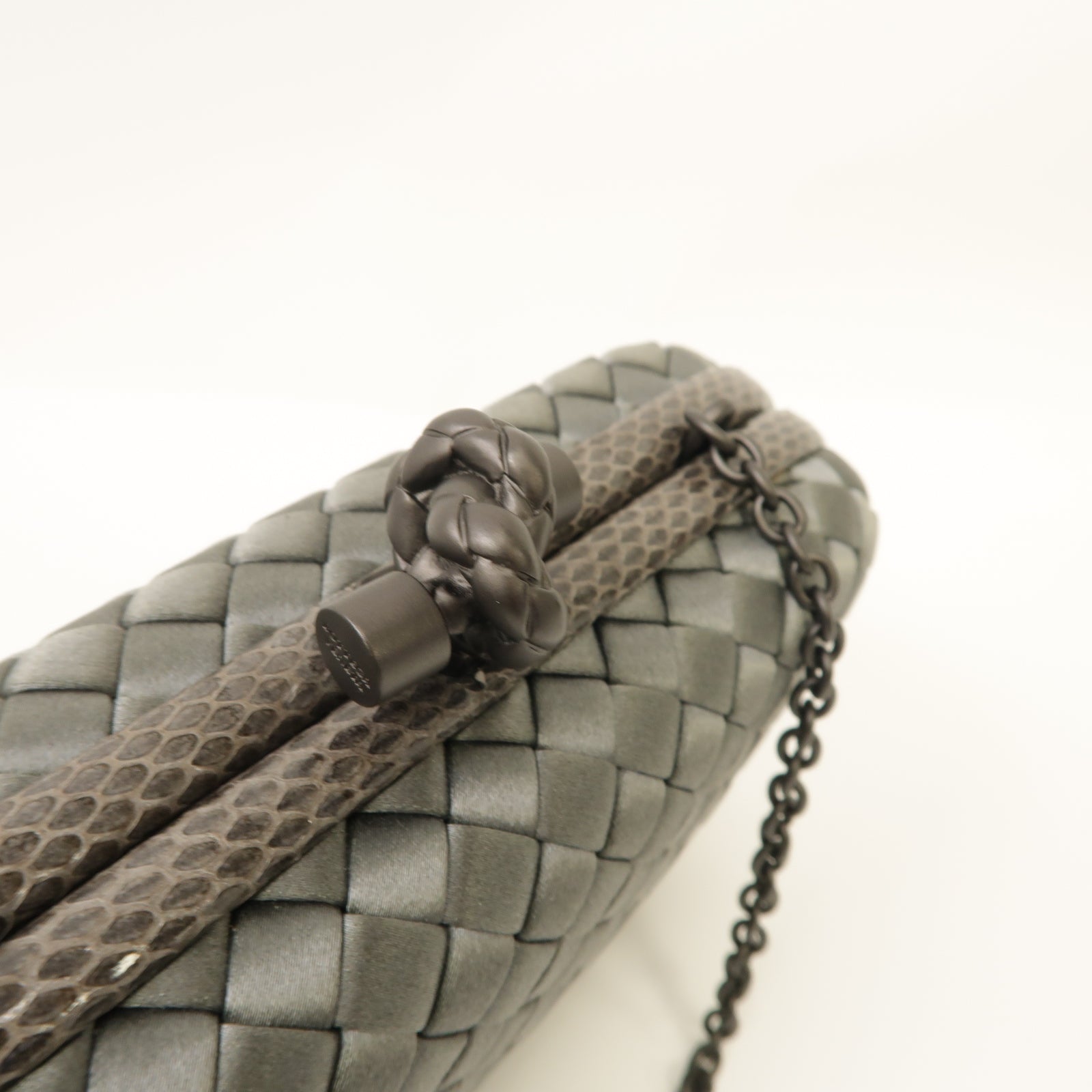 BOTTEGA VENETA 緞製/蛇皮皮革Chain Shoulder Clutch鏈帶肩背袋灰色