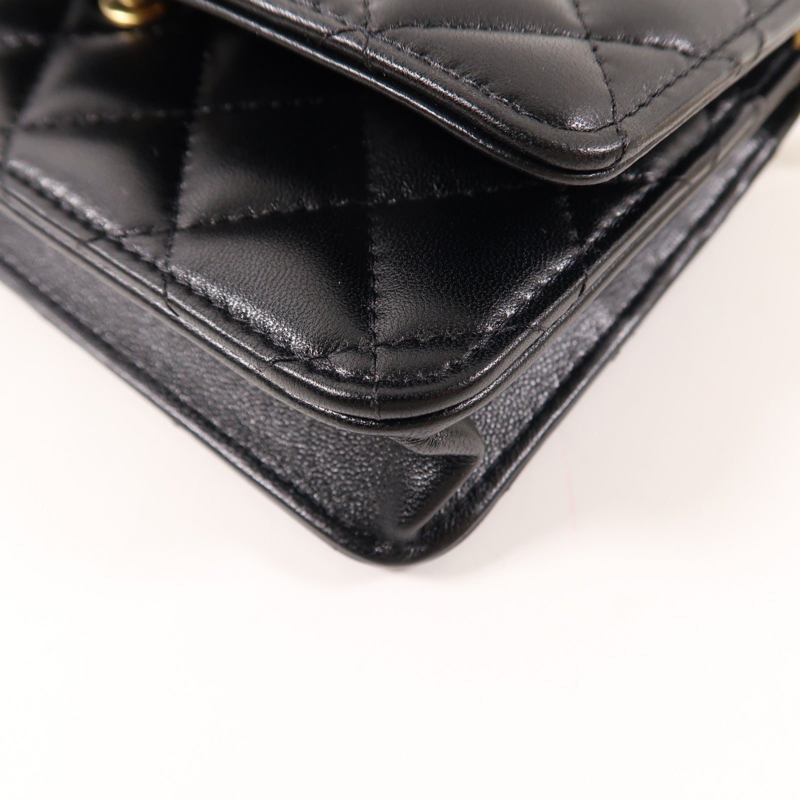 CHANEL 皮革Wallet On Chain金扣鏈帶肩背袋黑色