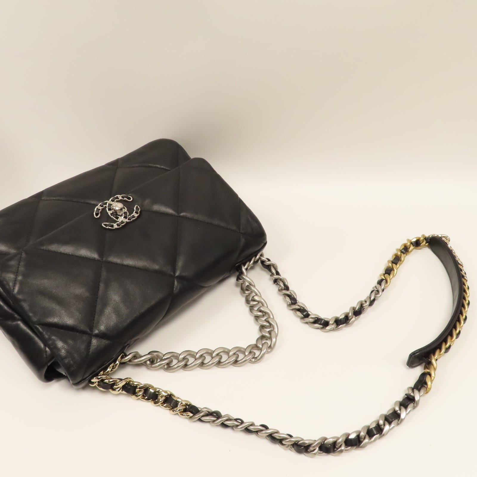 CHANEL 【激減優惠】菱格羊皮皮革C19 Large銀扣/金扣鏈帶肩背袋黑色