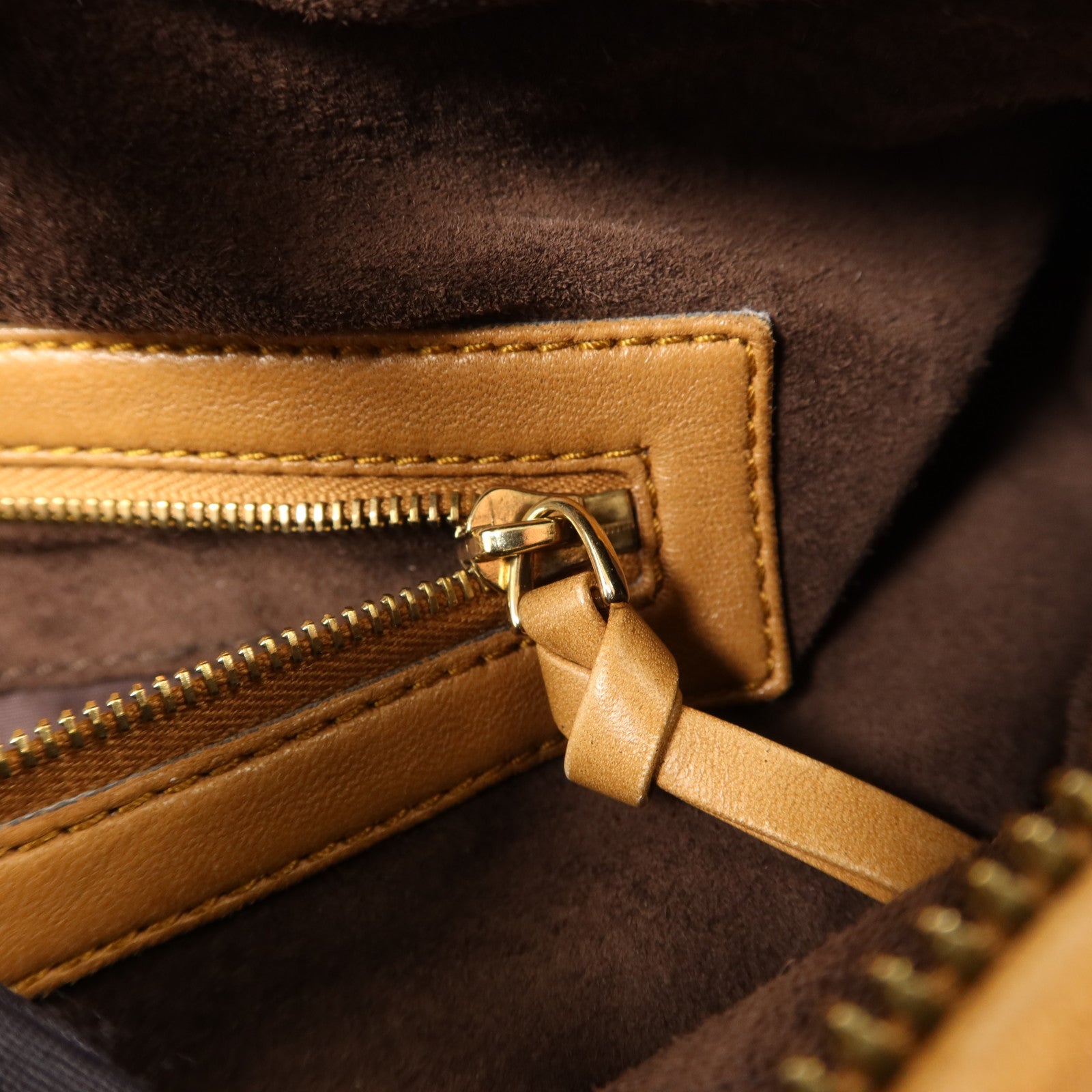 BOTTEGA VENETA 牛皮皮革Shoulder Bag金扣肩背袋