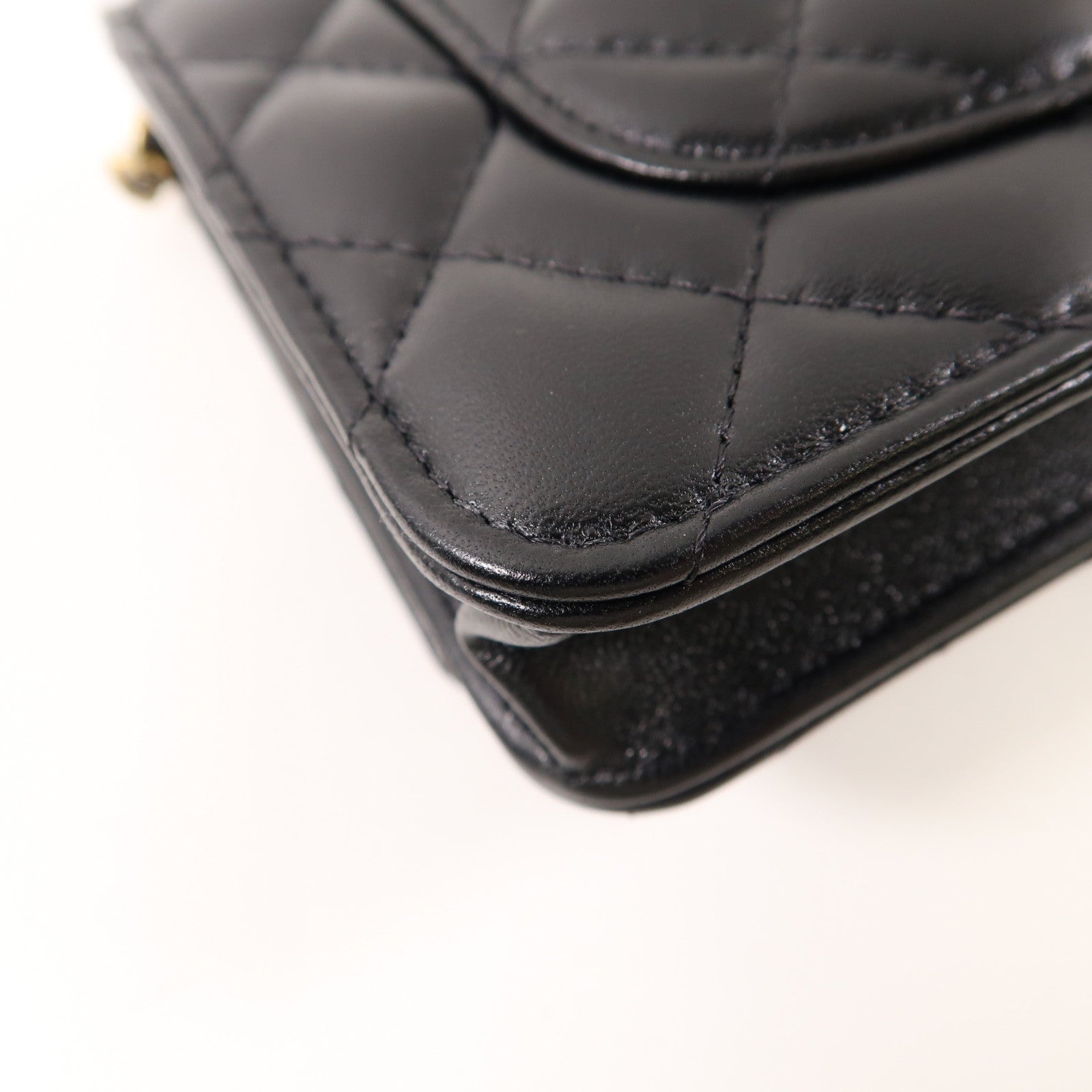 CHANEL 皮革Wallet On Chain金扣鏈帶肩背袋黑色