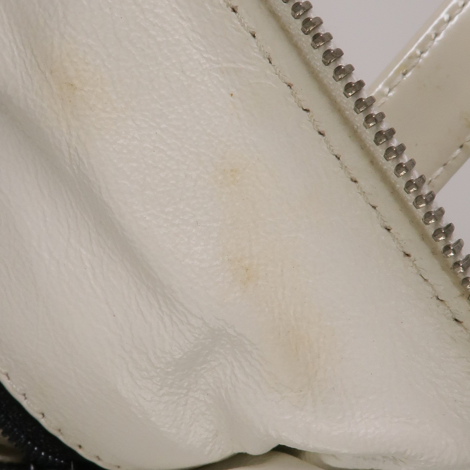 VERSACE 漆皮皮革Handbag銀扣手挽袋