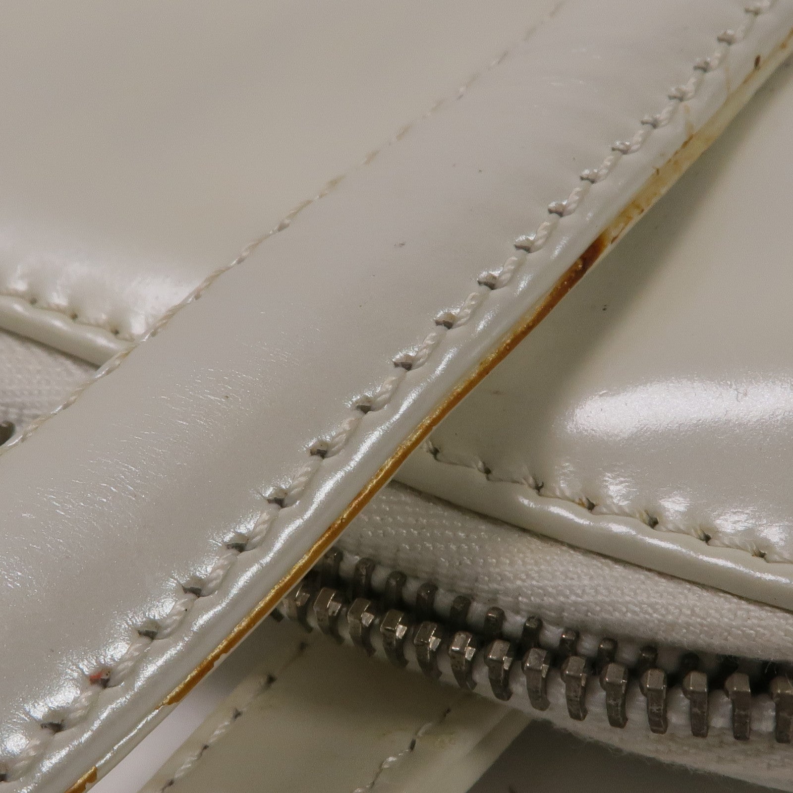 VERSACE 漆皮皮革Handbag銀扣手挽袋