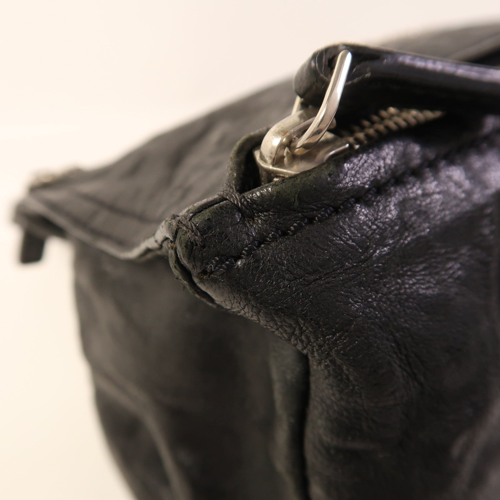 GIVENCHY 皮革Pandora Mini銀扣肩背袋