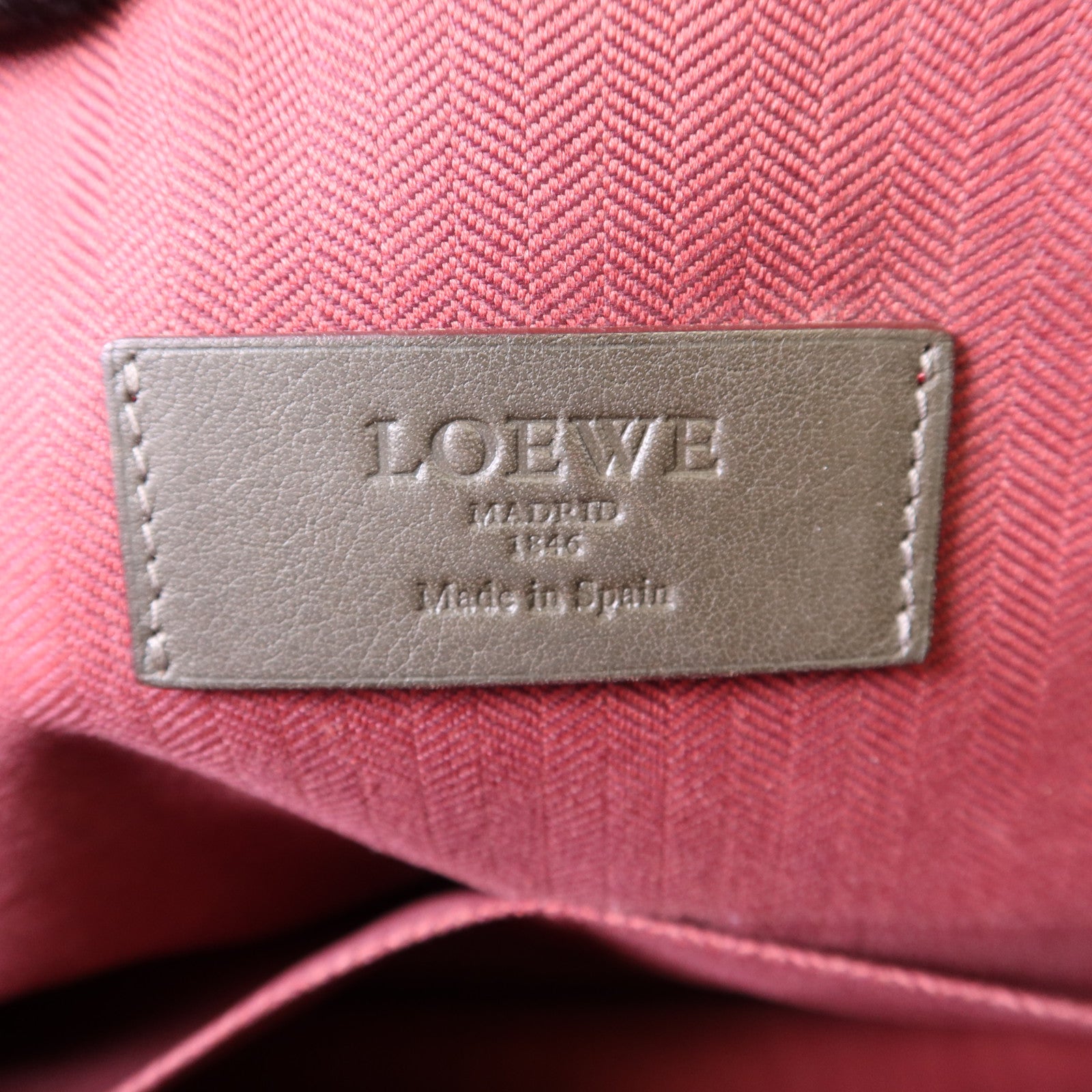 LOEWE 牛皮皮革Handbag銀扣手挽袋