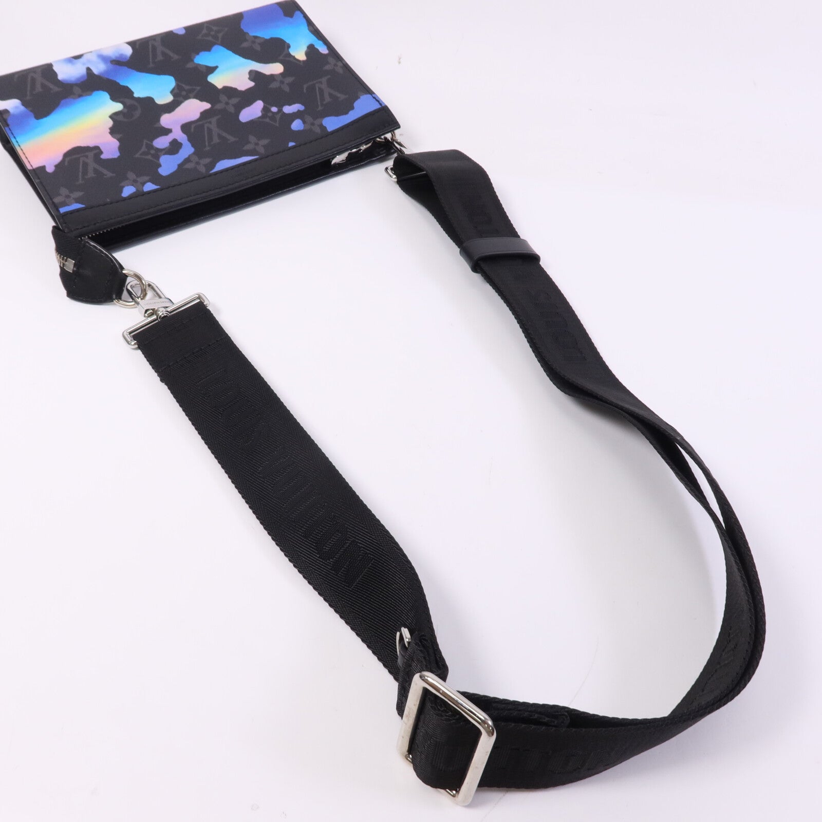 LOUIS VUITTON Monogram Eclipse Gaston Wearable Wallet銀扣肩背袋