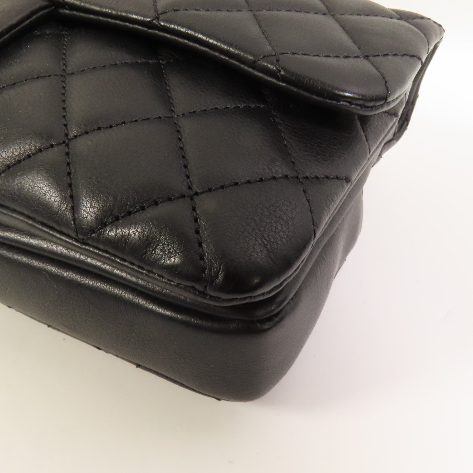 CHANEL 牛皮皮革Chain Shoulder金扣鏈帶肩背袋