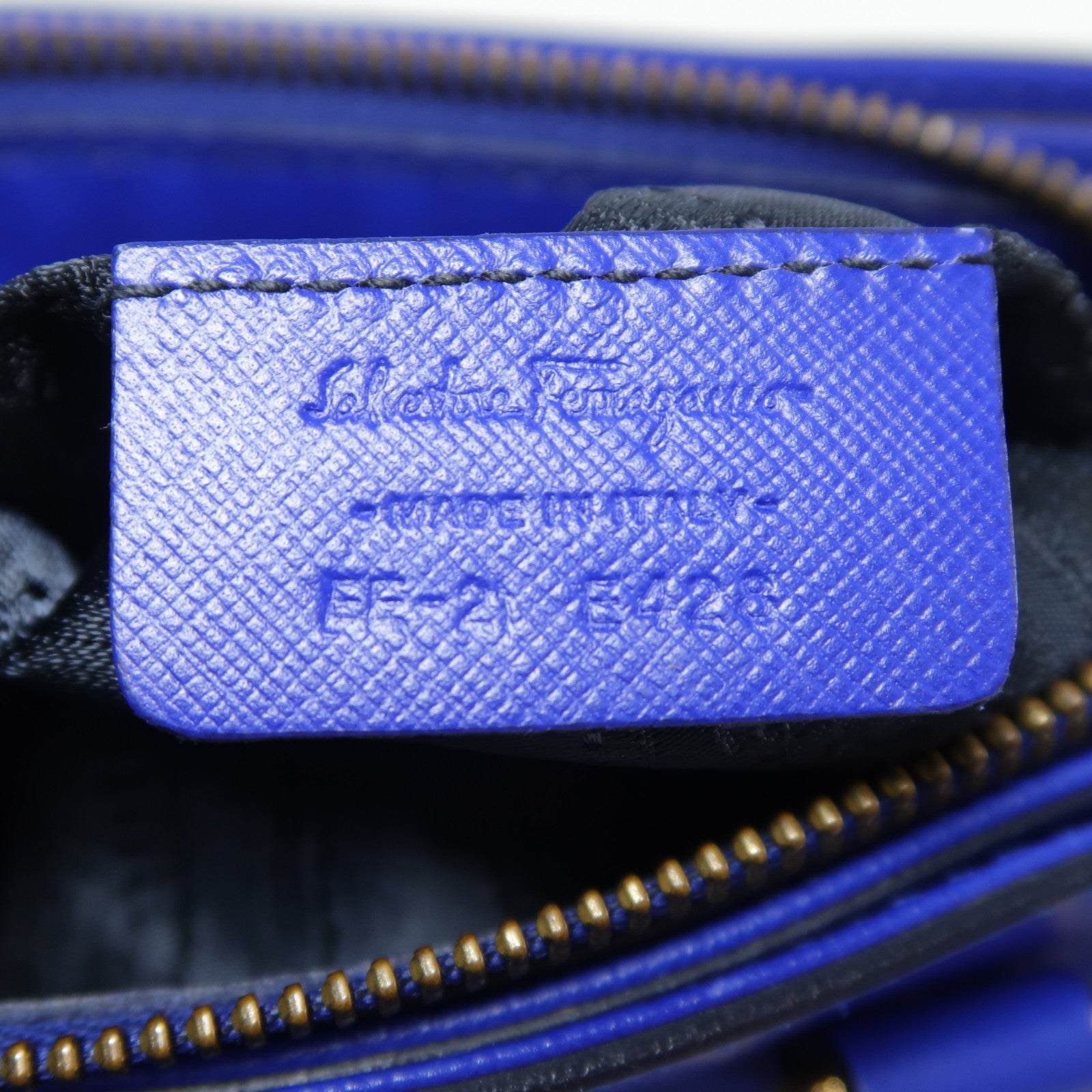 Salvatore Ferragamo 牛皮皮革Shoulder Bag金扣手挽肩背兩用袋
