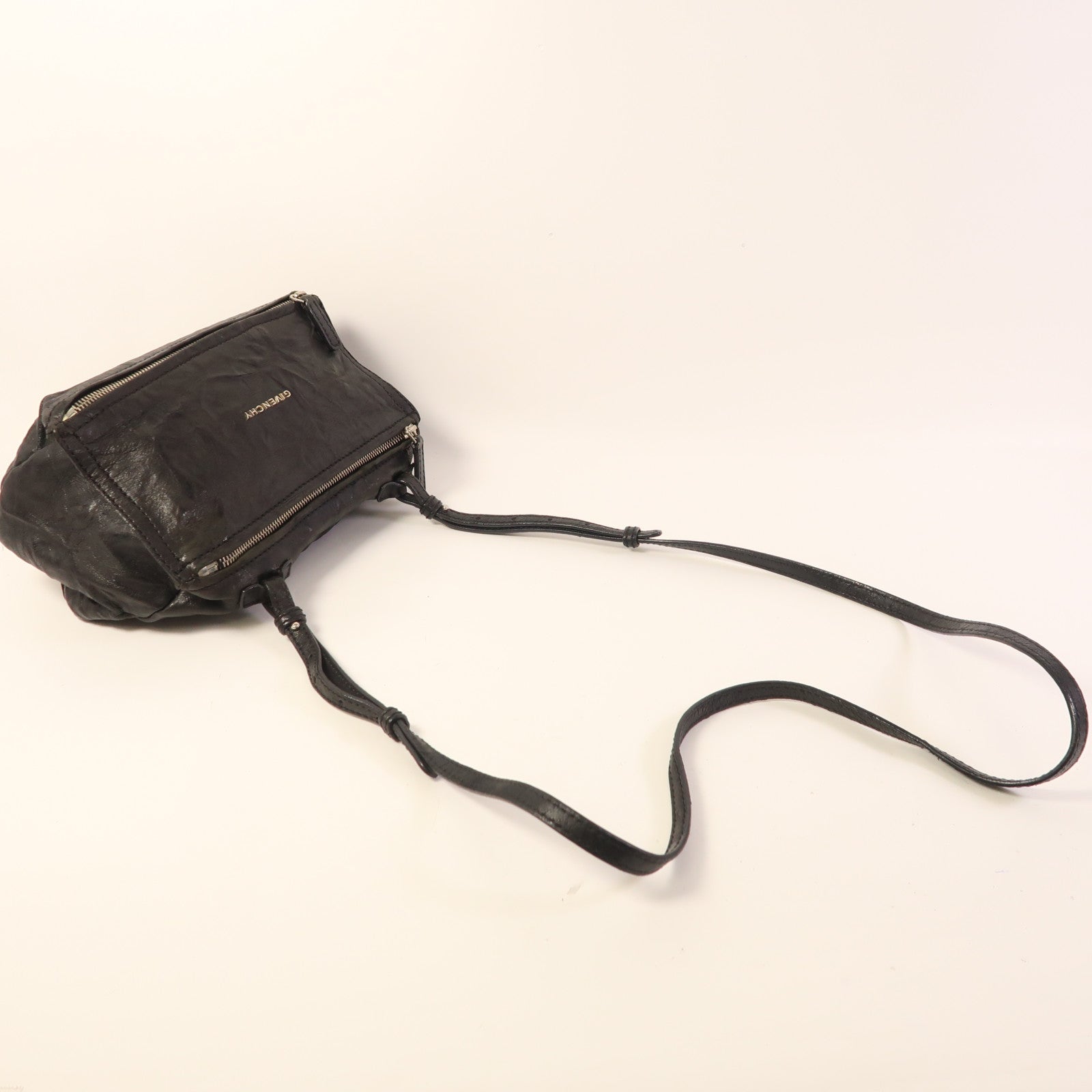 GIVENCHY 皮革Pandora Mini銀扣肩背袋