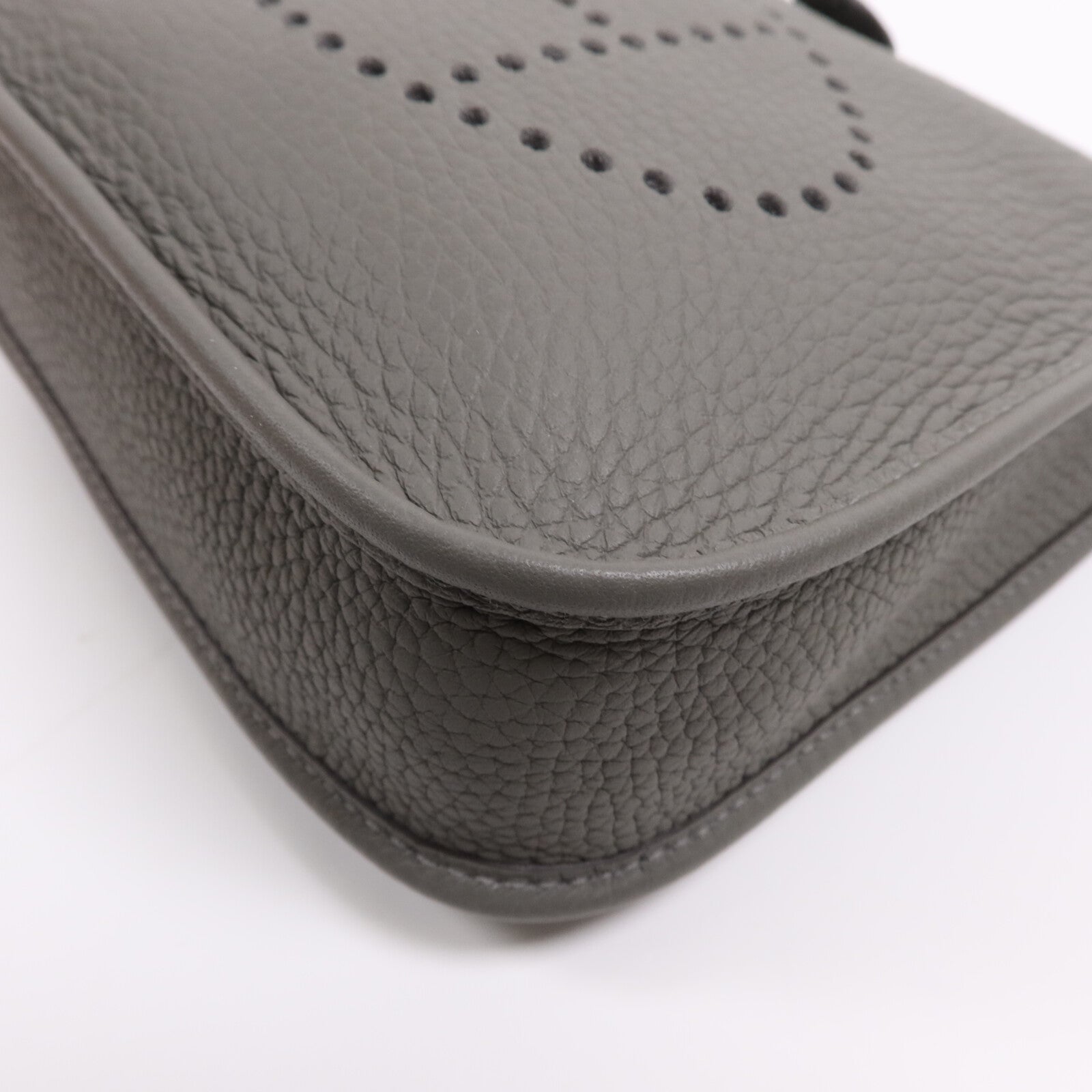 HERMES Clemence皮革Evelyne TPM金扣肩背袋Gris Meyer