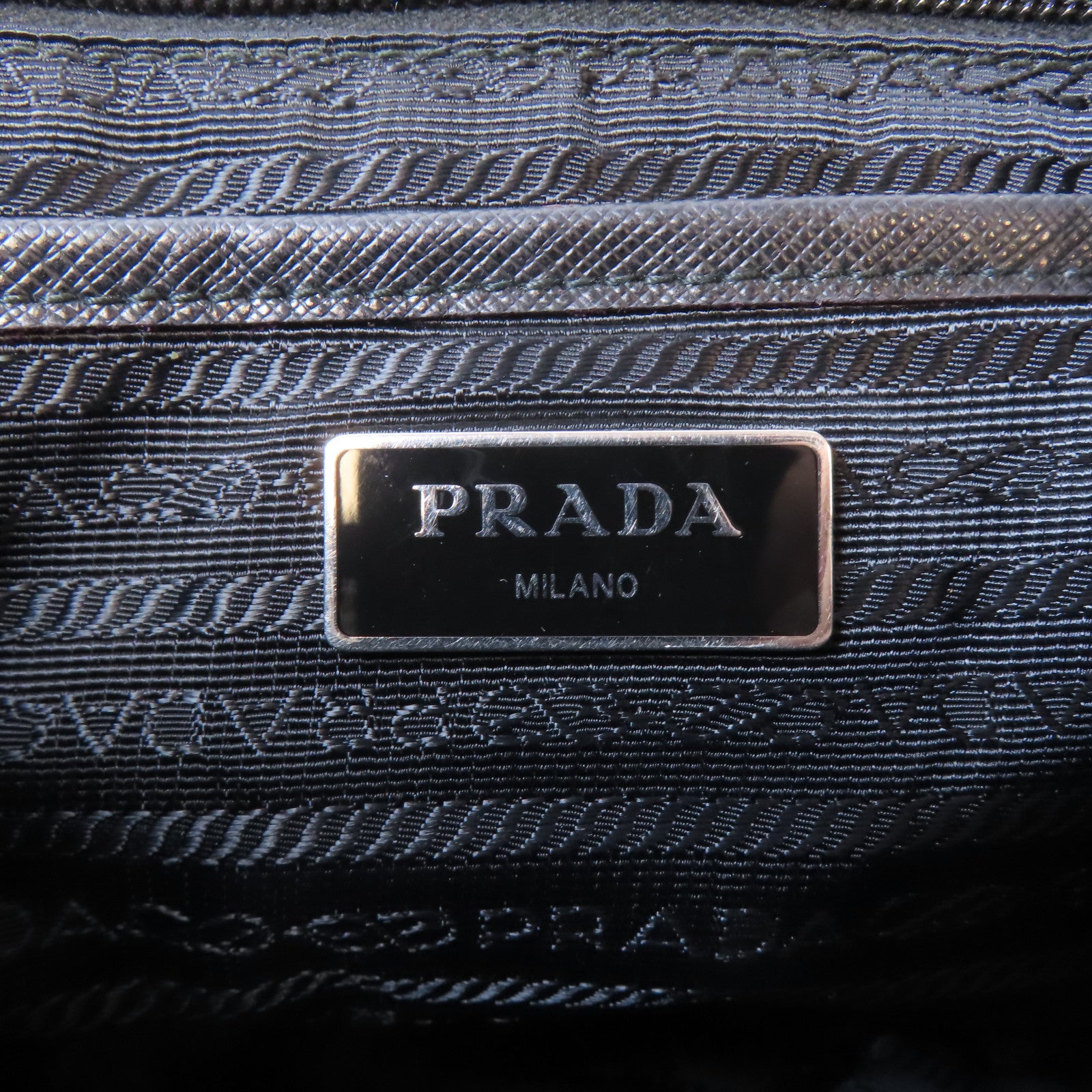 PRADA 尼龍Backpack銀扣背包黑色