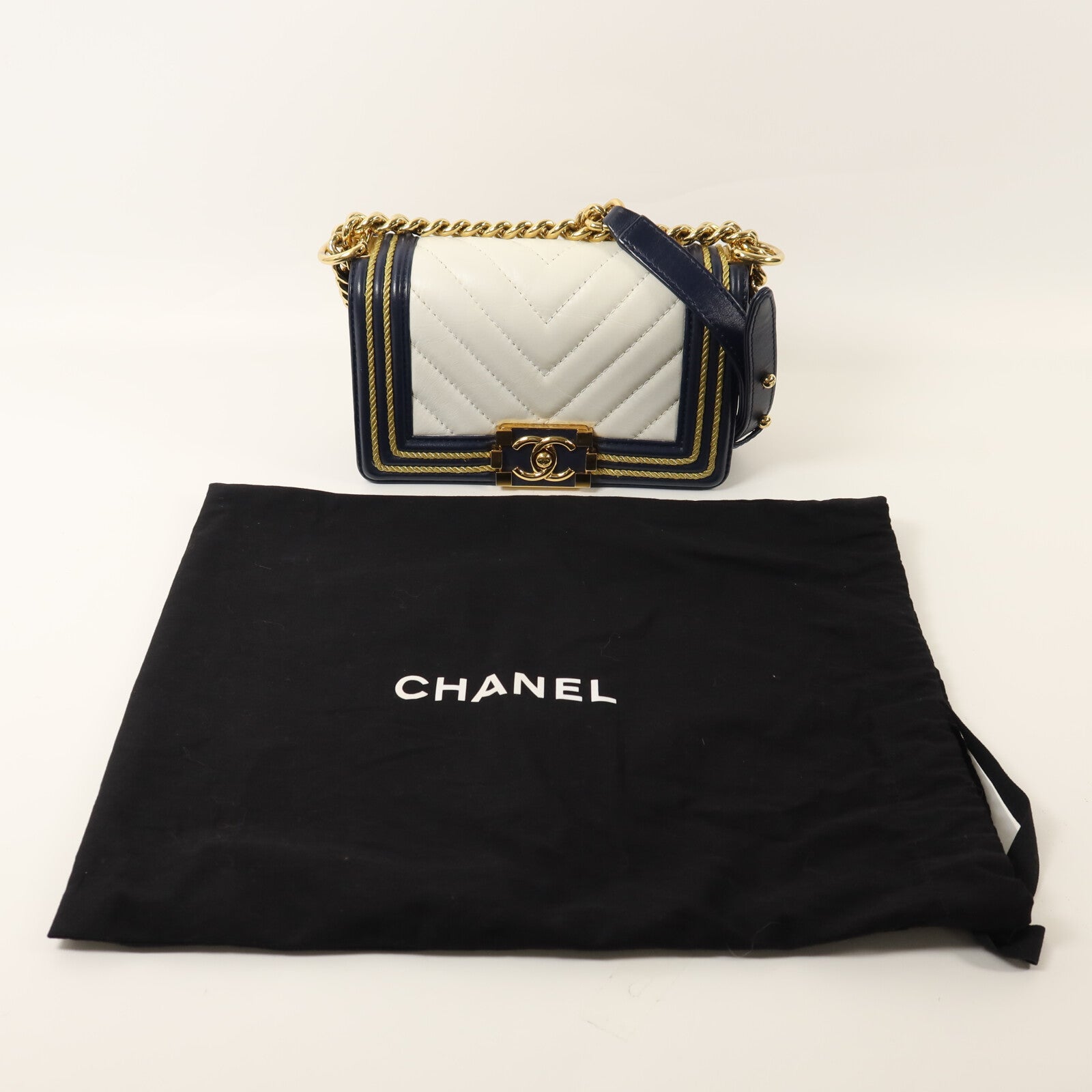 CHANEL 牛皮皮革Boy 20金扣鏈帶肩背袋