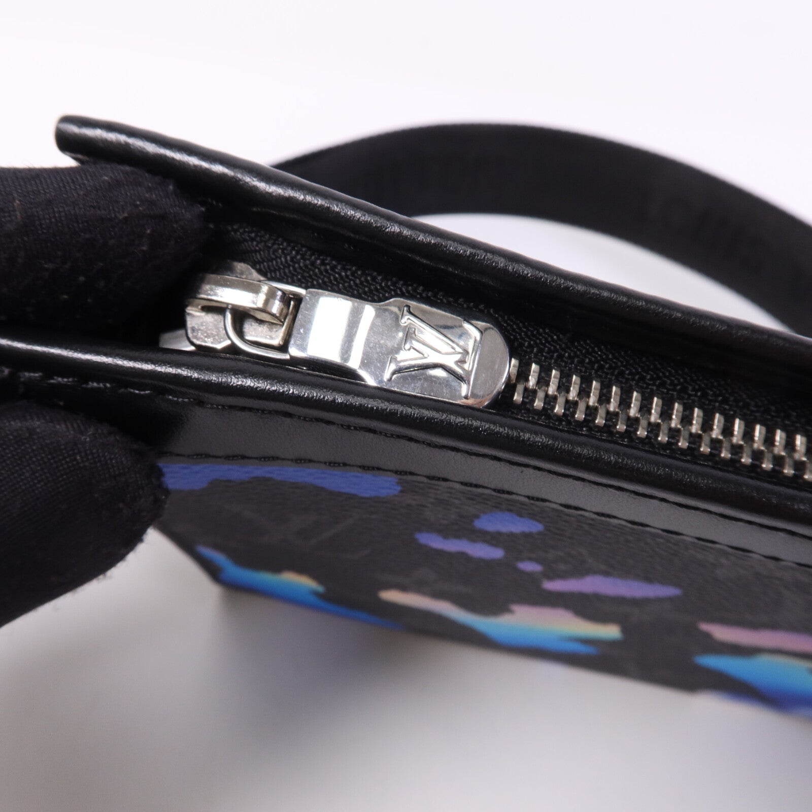 LOUIS VUITTON Monogram Eclipse Gaston Wearable Wallet銀扣肩背袋