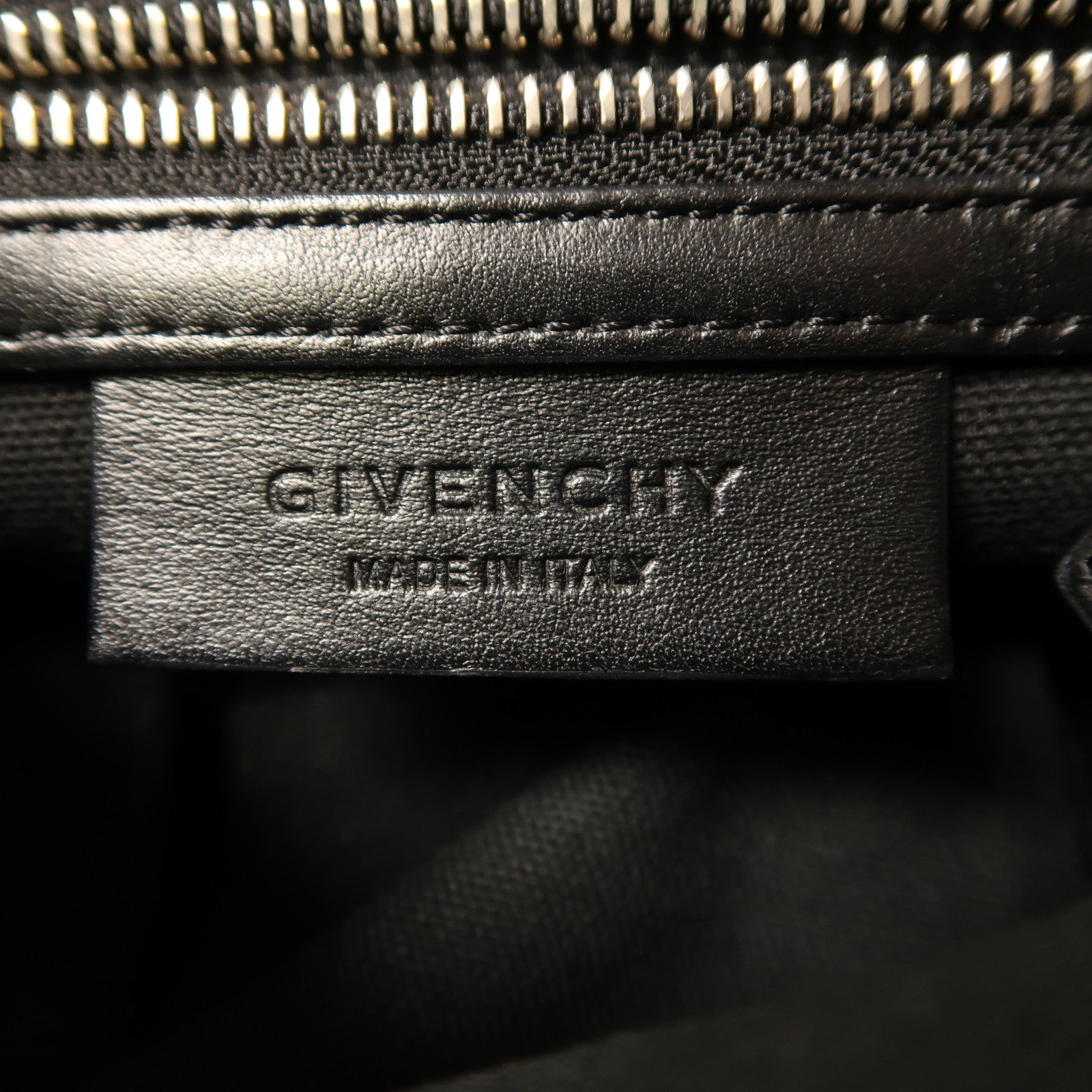 GIVENCHY 皮革Pandora Mini銀扣肩背袋