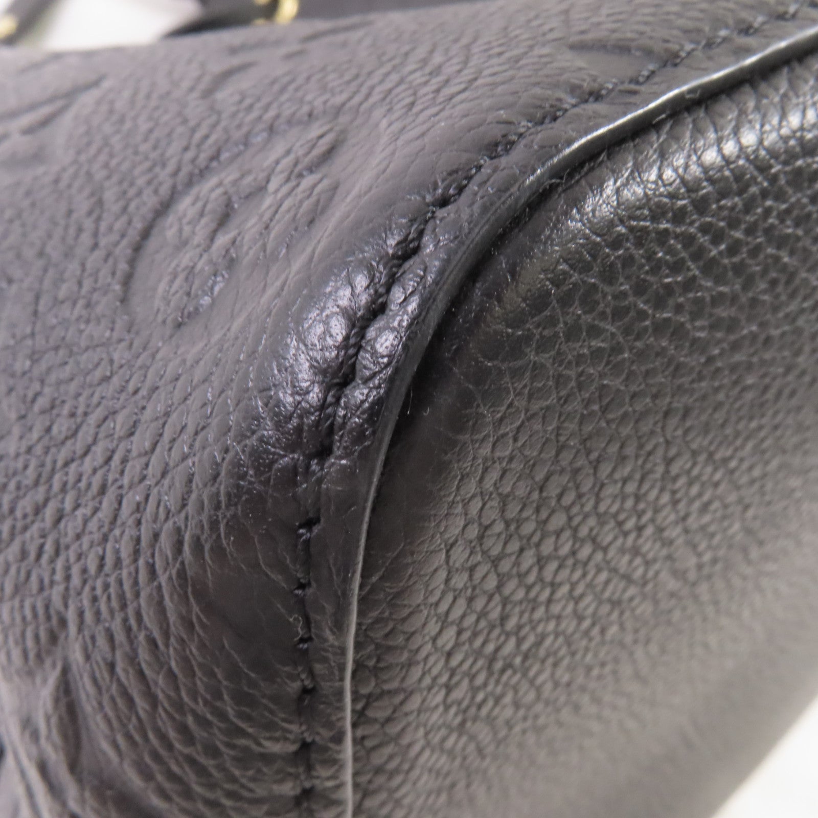 LOUIS VUITTON Monogram Empreinte Neo Noe MM Shoulder Bag金扣肩背袋黑色