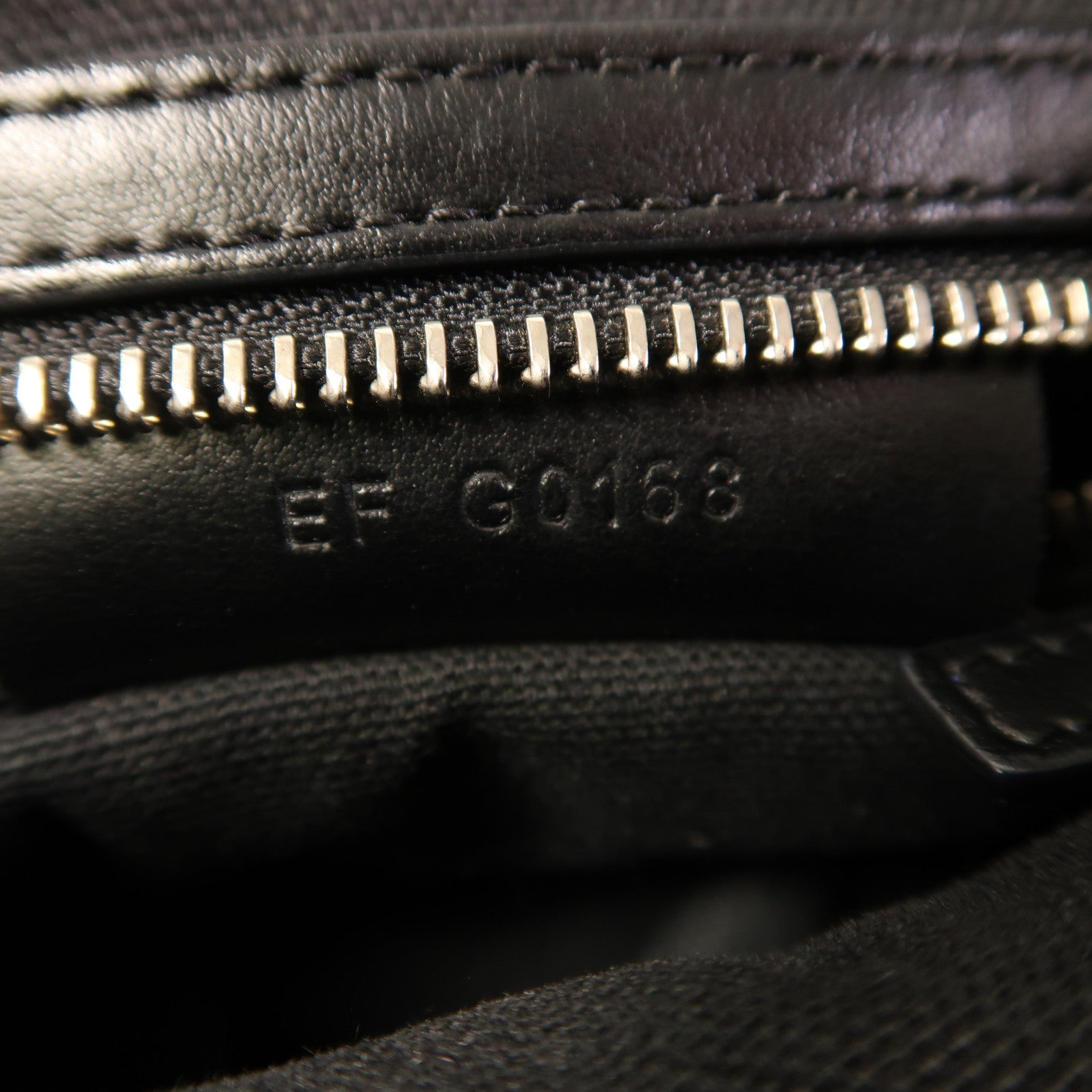 GIVENCHY 皮革Pandora Mini銀扣肩背袋