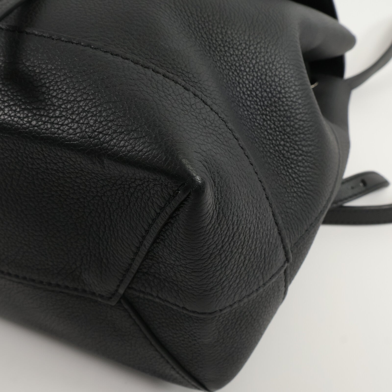 LOUIS VUITTON 牛皮皮革Lock Me Backpack背包