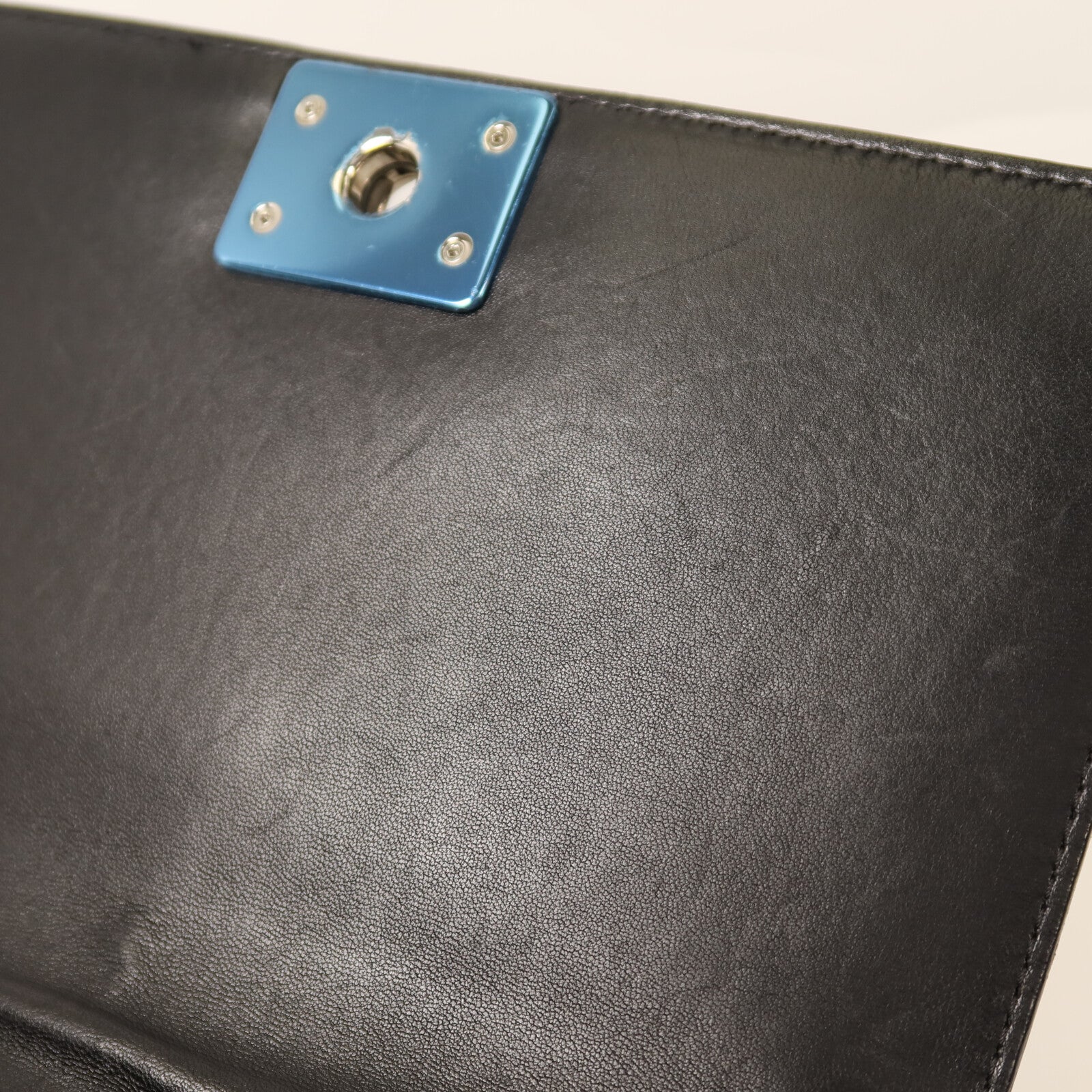 CHANEL 羊皮皮革Boy 25銀扣鏈帶肩背袋