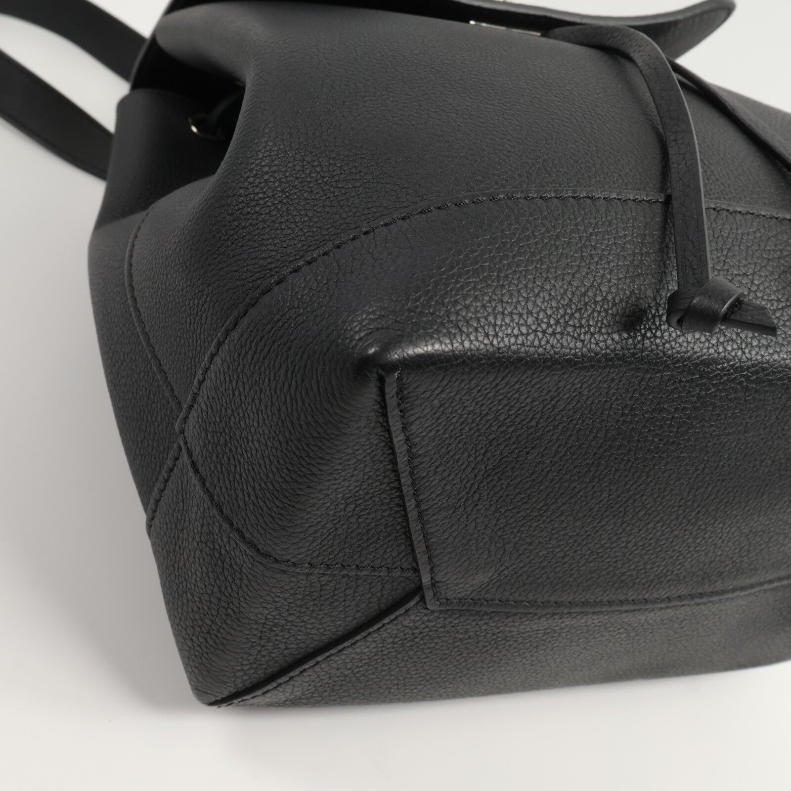 LOUIS VUITTON 牛皮皮革Lock Me Backpack背包