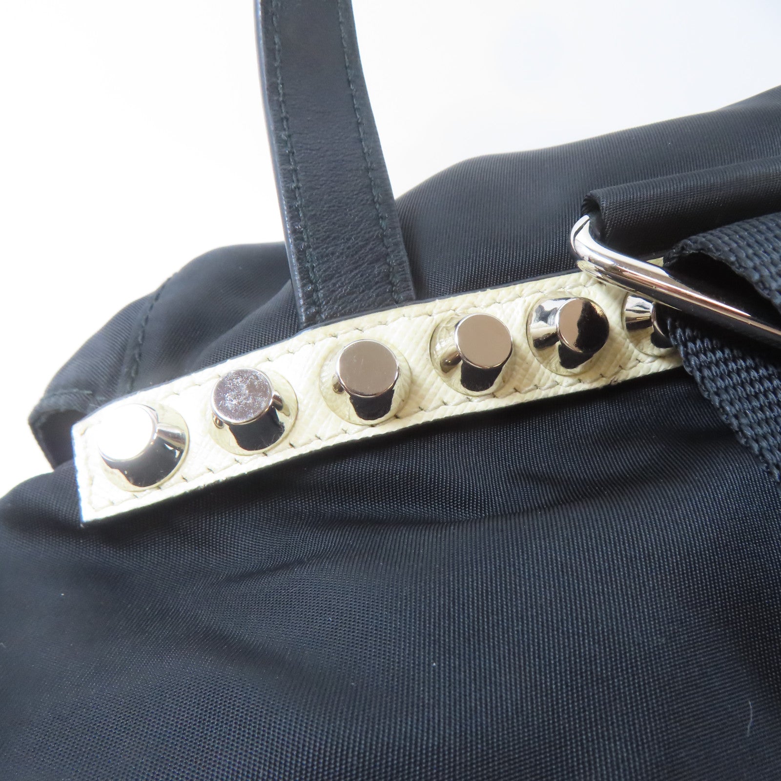 PRADA 尼龍Backpack銀扣背包黑色