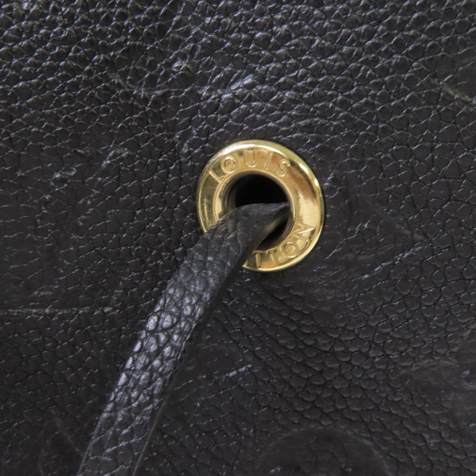 LOUIS VUITTON Monogram Empreinte Neo Noe MM Shoulder Bag金扣肩背袋黑色