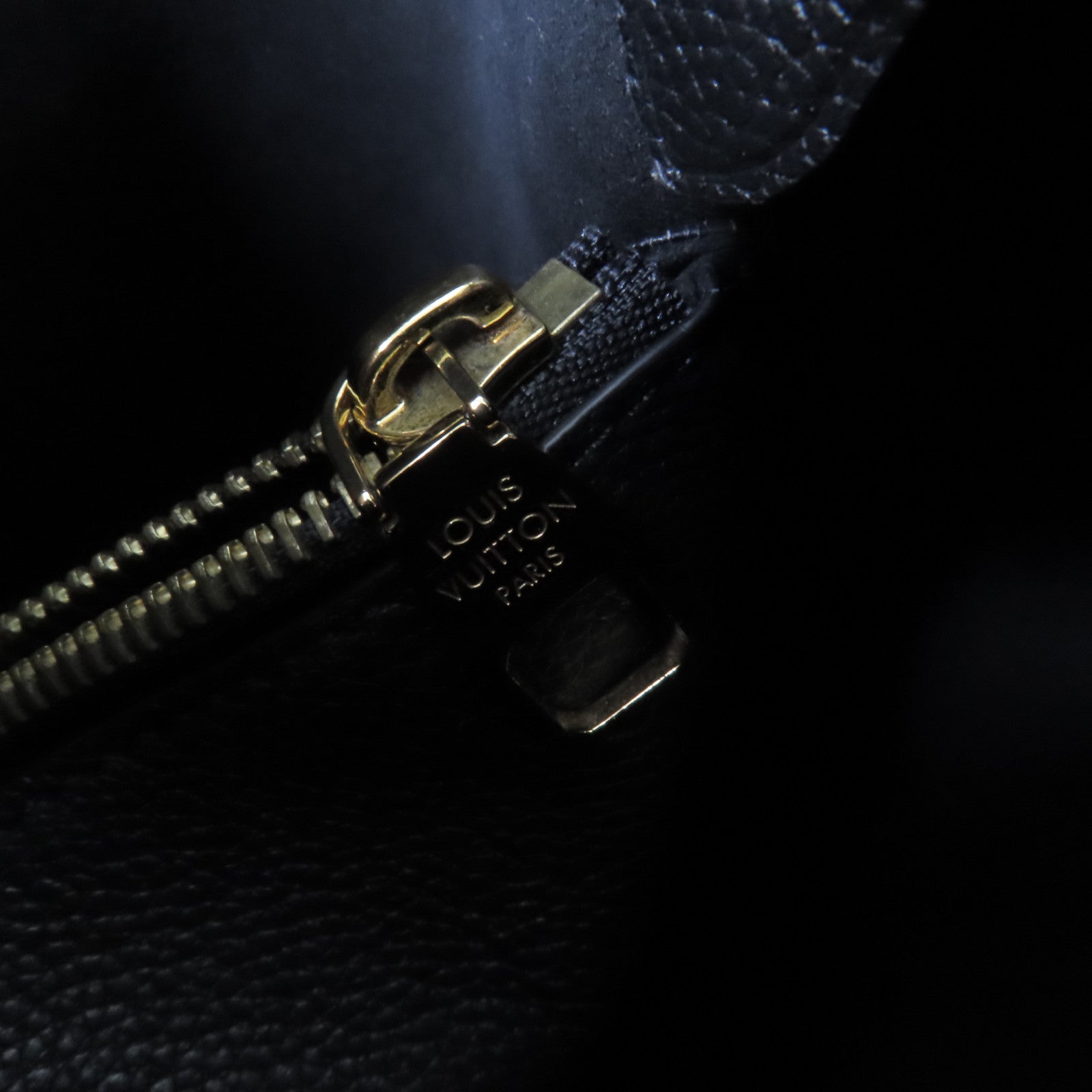 LOUIS VUITTON Monogram Empreinte Neo Noe MM Shoulder Bag金扣肩背袋黑色