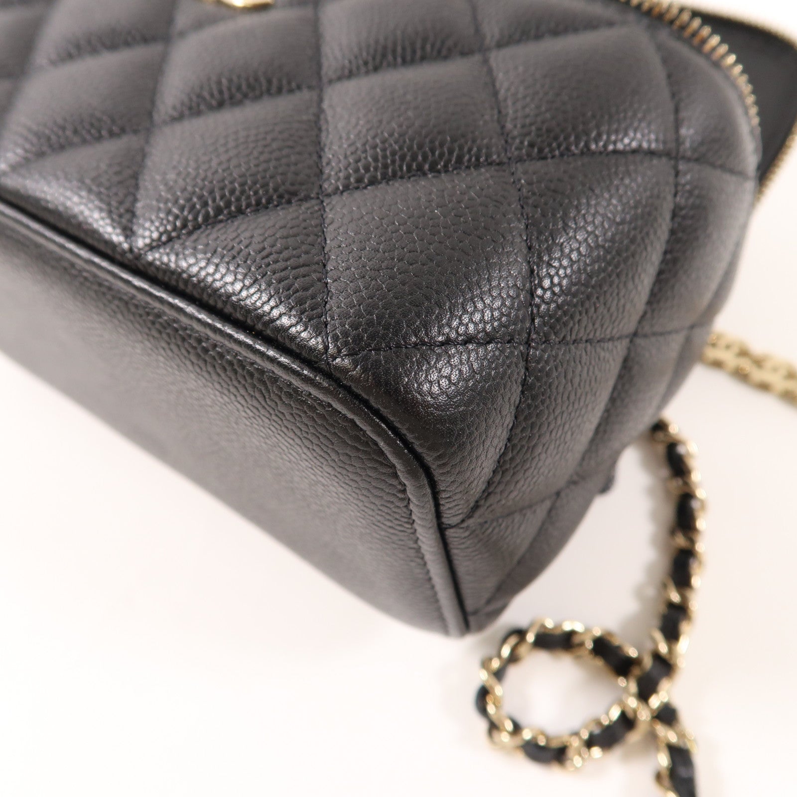 CHANEL 牛皮皮革Vanity Case金扣鏈帶肩背袋黑色