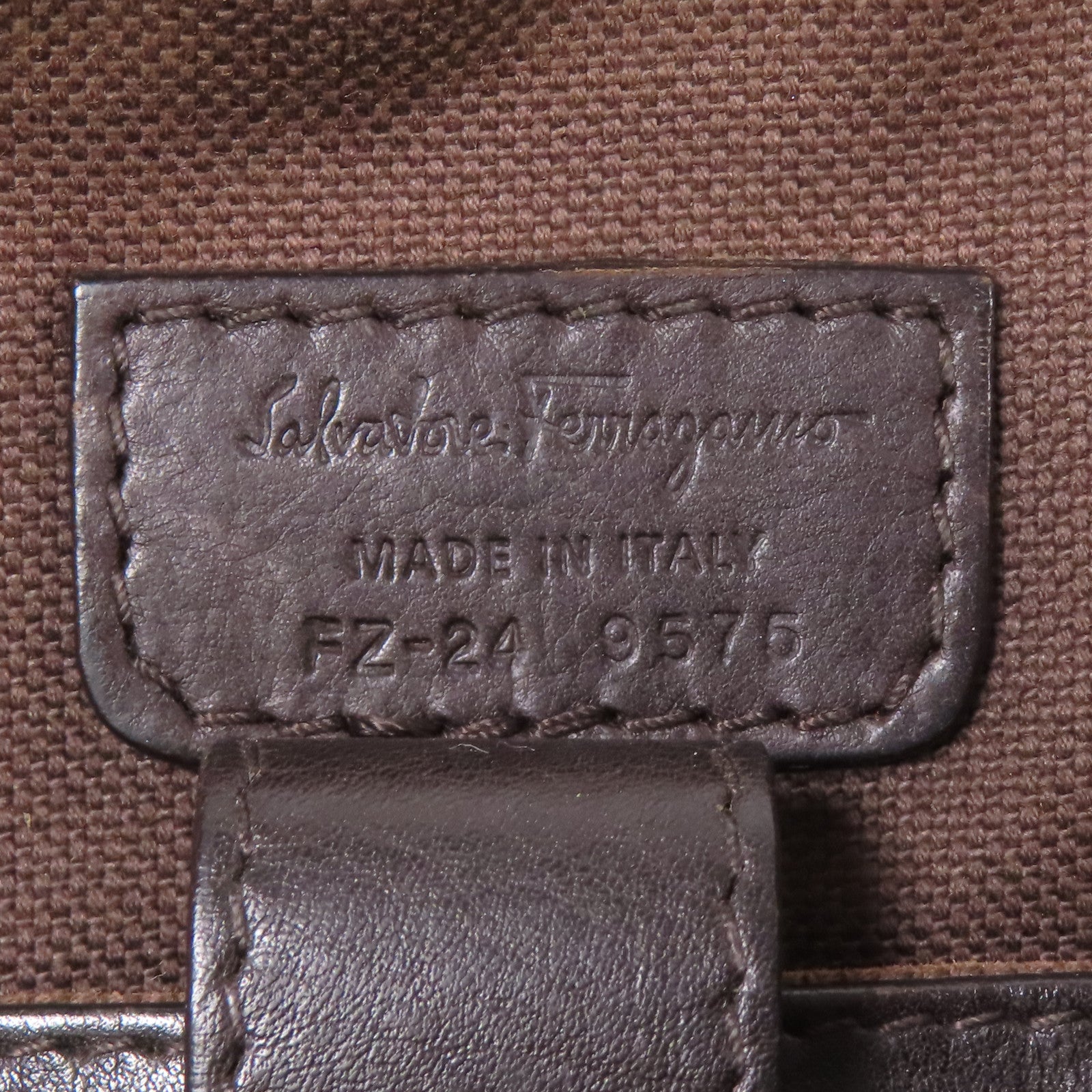 Salvatore Ferragamo 皮革Hand Bag銀扣手挽袋