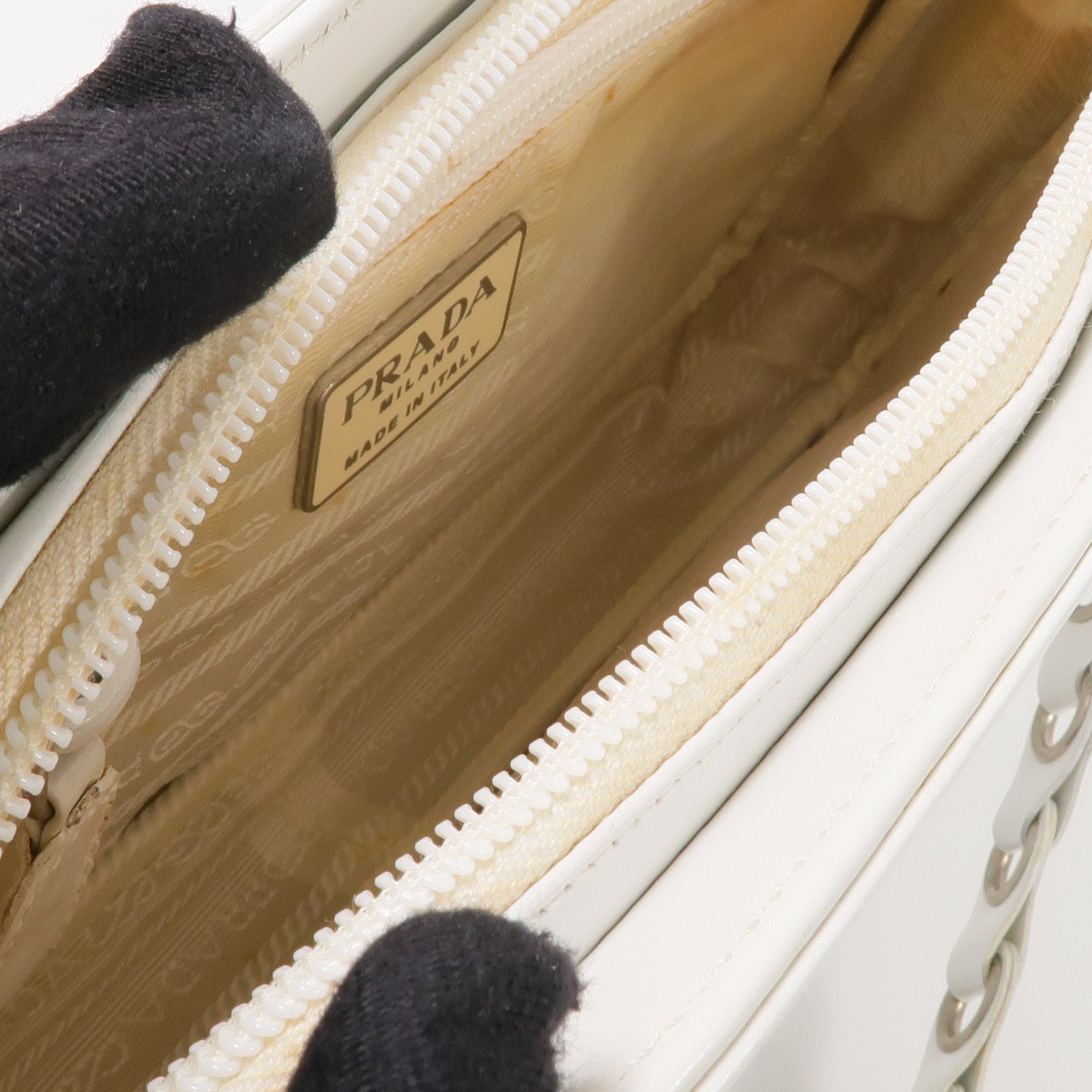 PRADA 漆皮皮革Shoulder Bag銀扣肩背袋