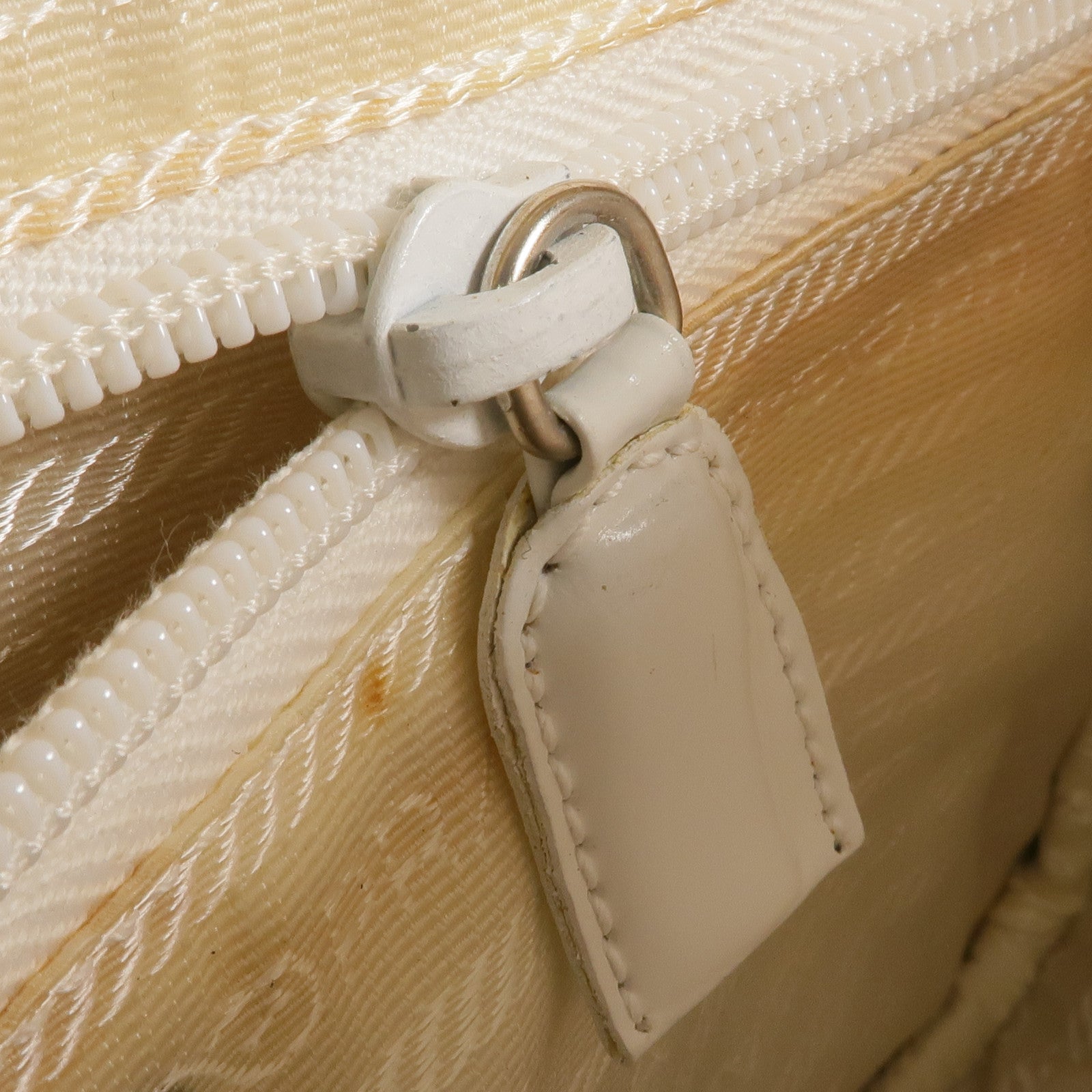 PRADA 漆皮皮革Shoulder Bag銀扣肩背袋