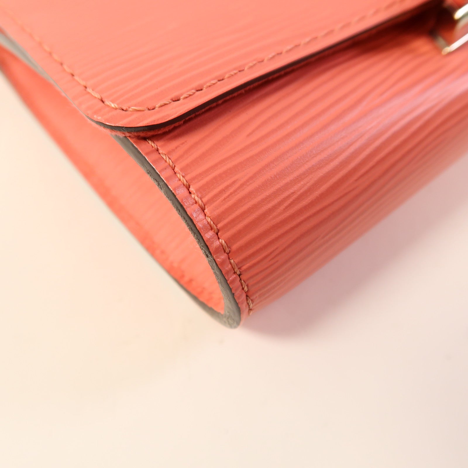 LOUIS VUITTON Epi Pochette Louise PM肩背袋