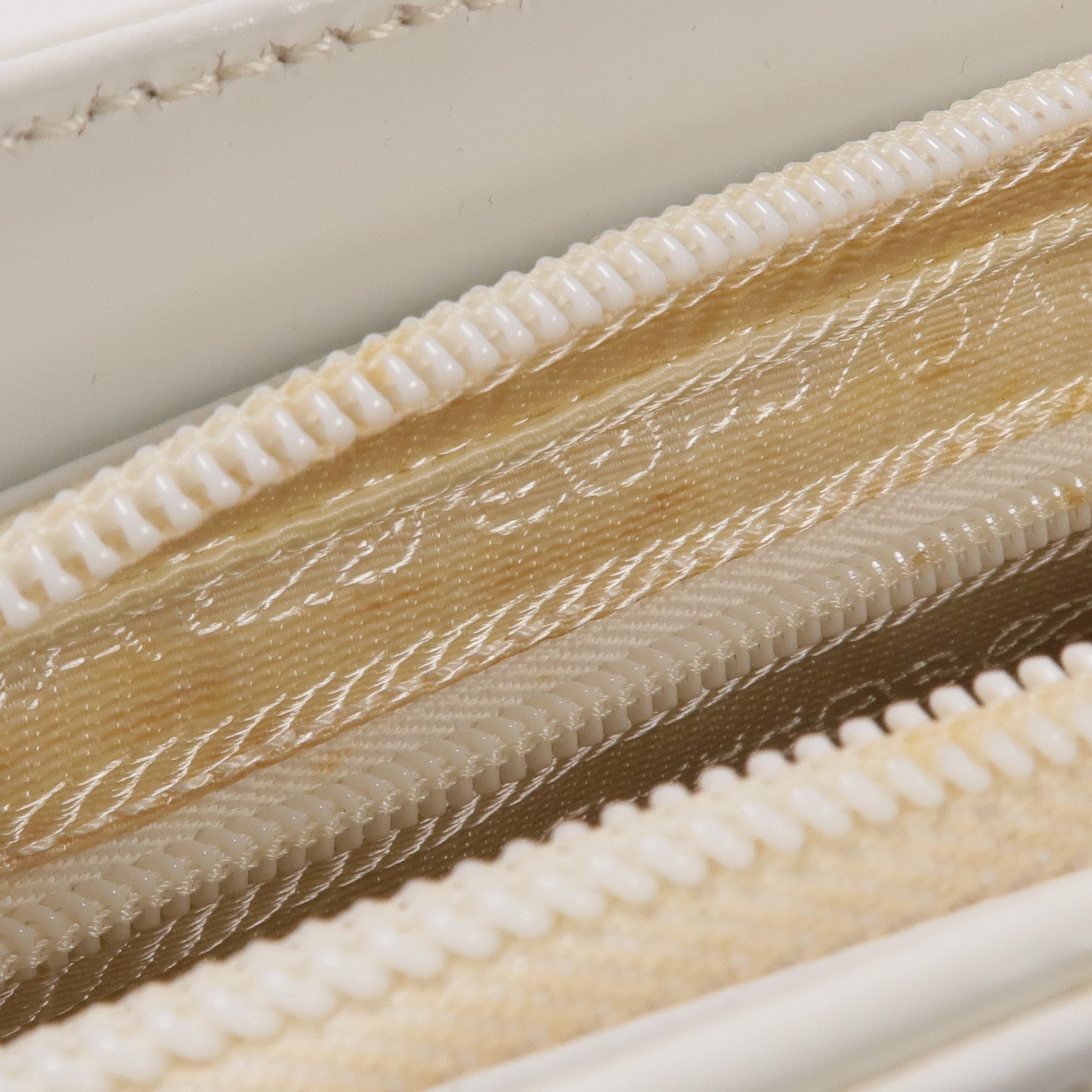 PRADA 漆皮皮革Shoulder Bag銀扣肩背袋