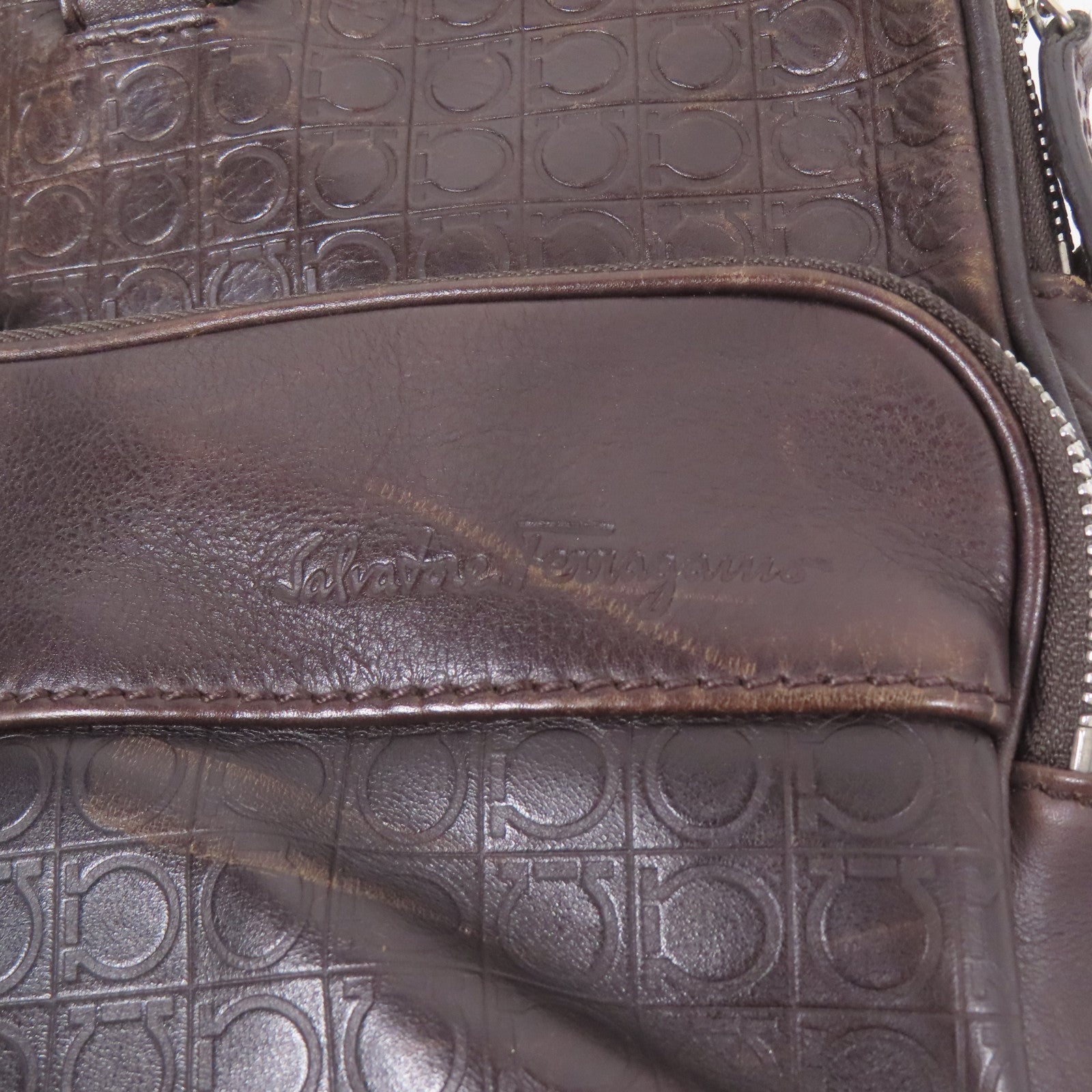 Salvatore Ferragamo 皮革Hand Bag銀扣手挽袋