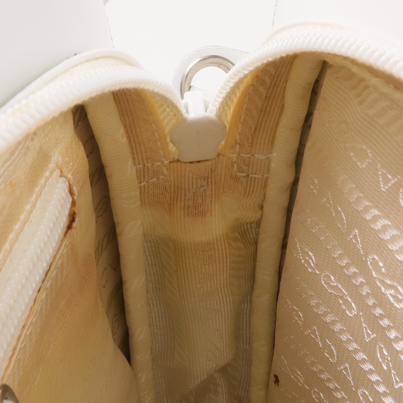 PRADA 漆皮皮革Shoulder Bag銀扣肩背袋