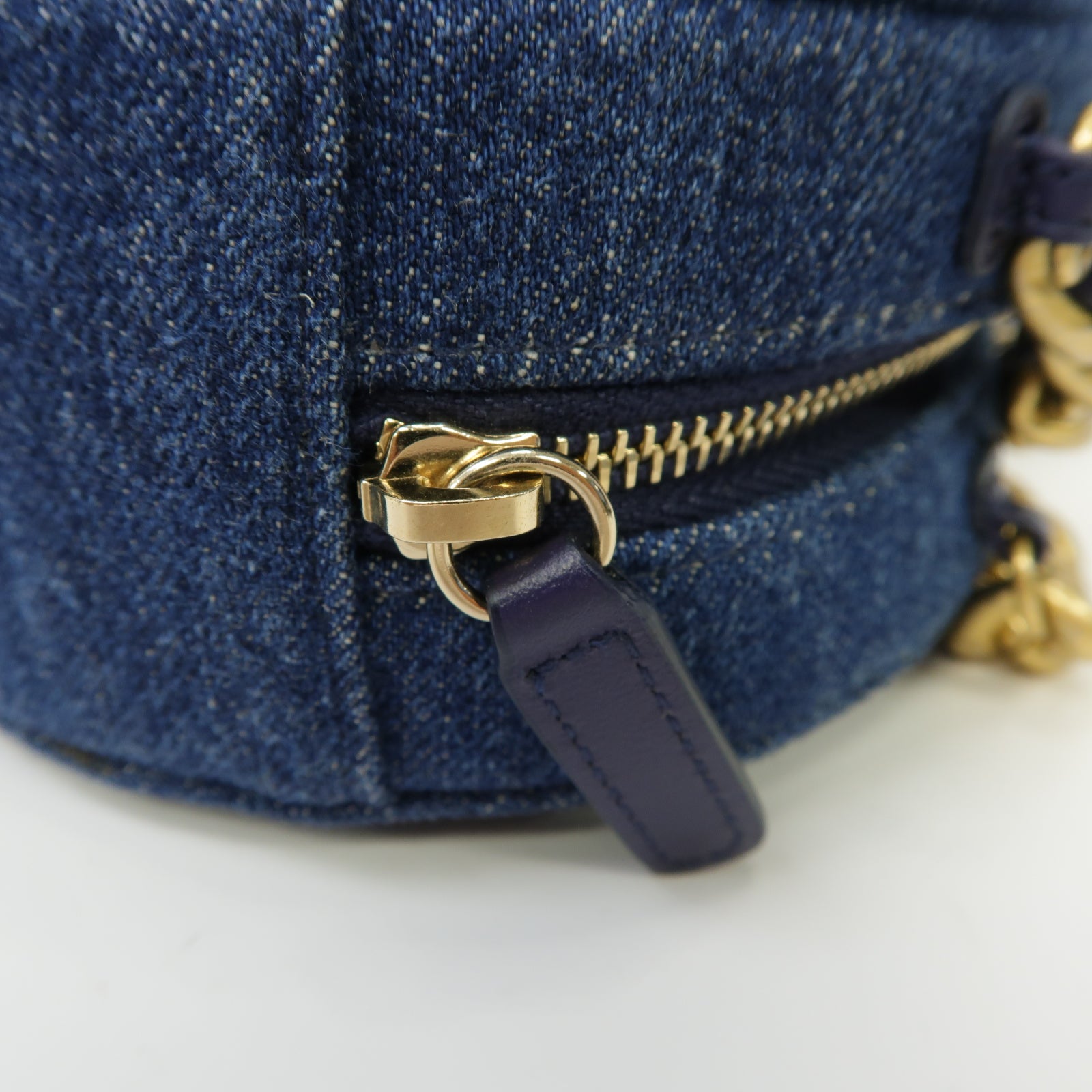 CHANEL 牛仔布Round Clutch 19 2 Way Chain Shoulder金扣/銀扣鏈帶手挽肩背兩用袋藍色