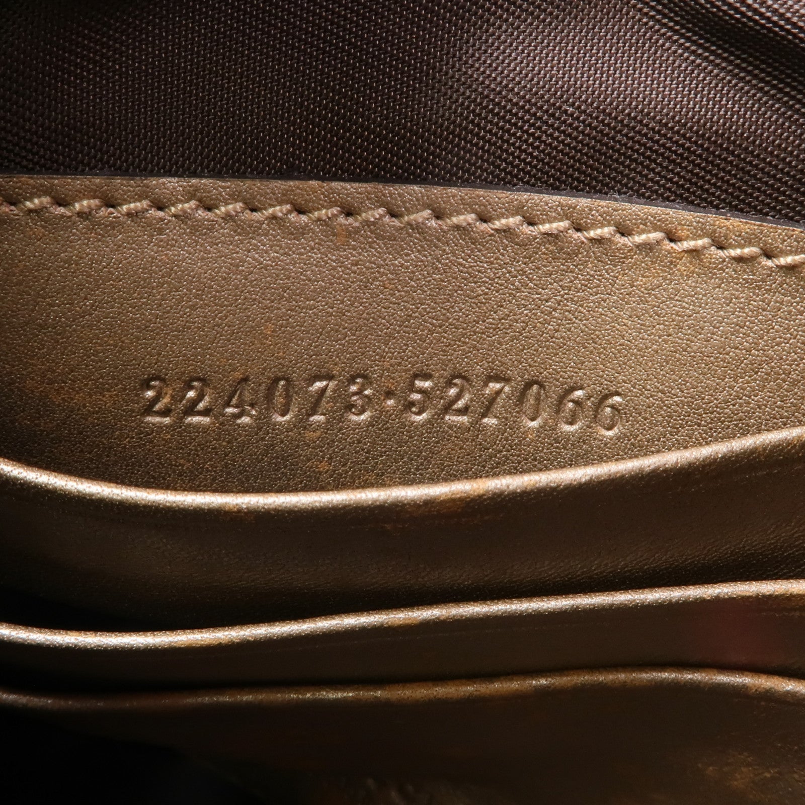 GUCCI 皮革Pouch金扣手拿包