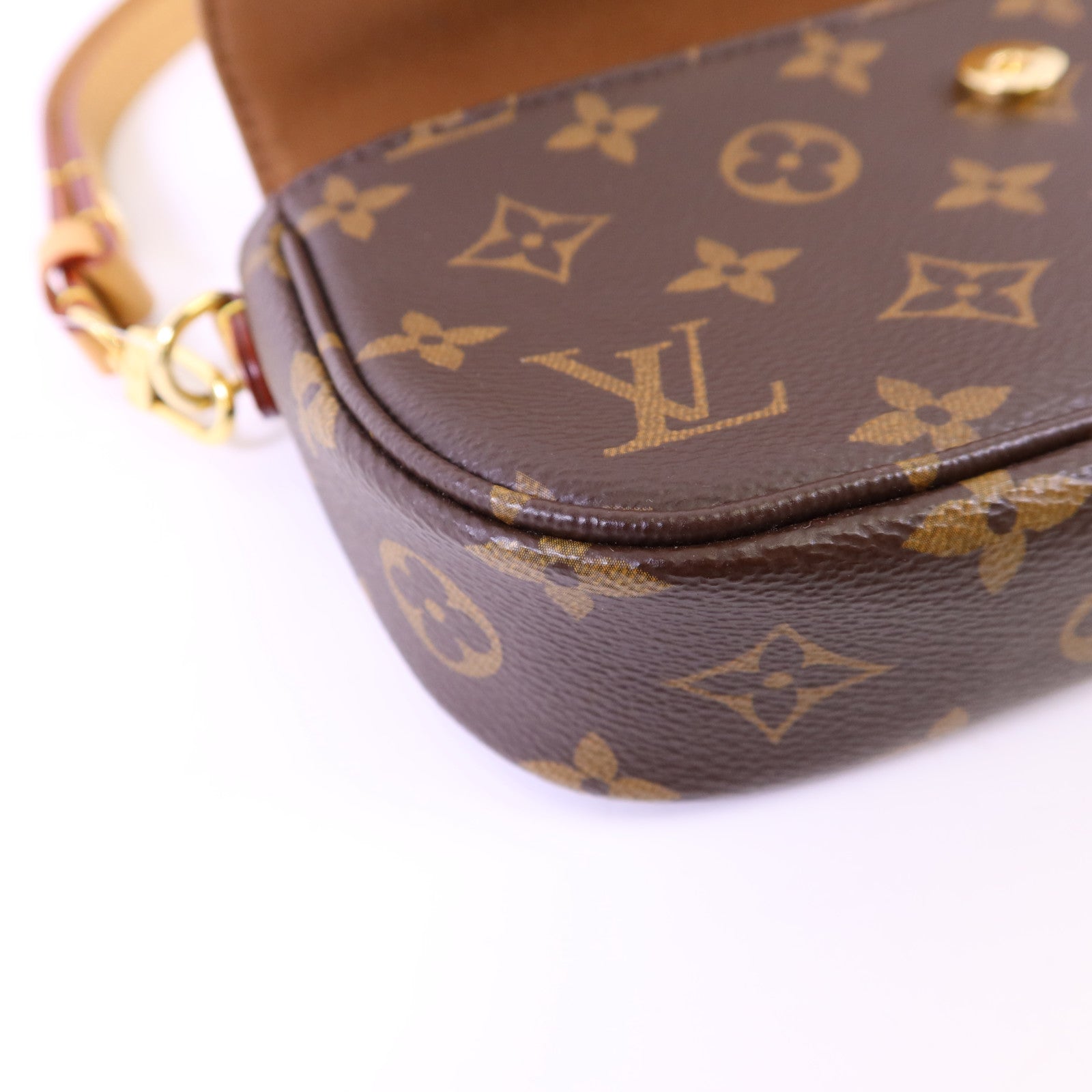 LOUIS VUITTON Monogram Wallet On Chain Ivy金扣肩背袋